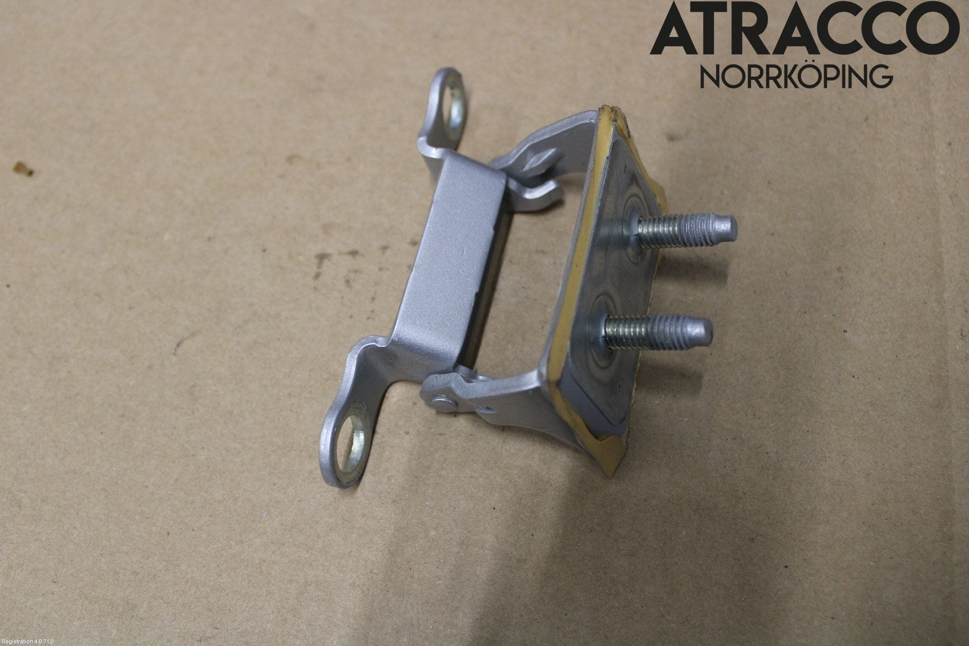 Volvo V50 08-12 Bakluckegångjärn Hö