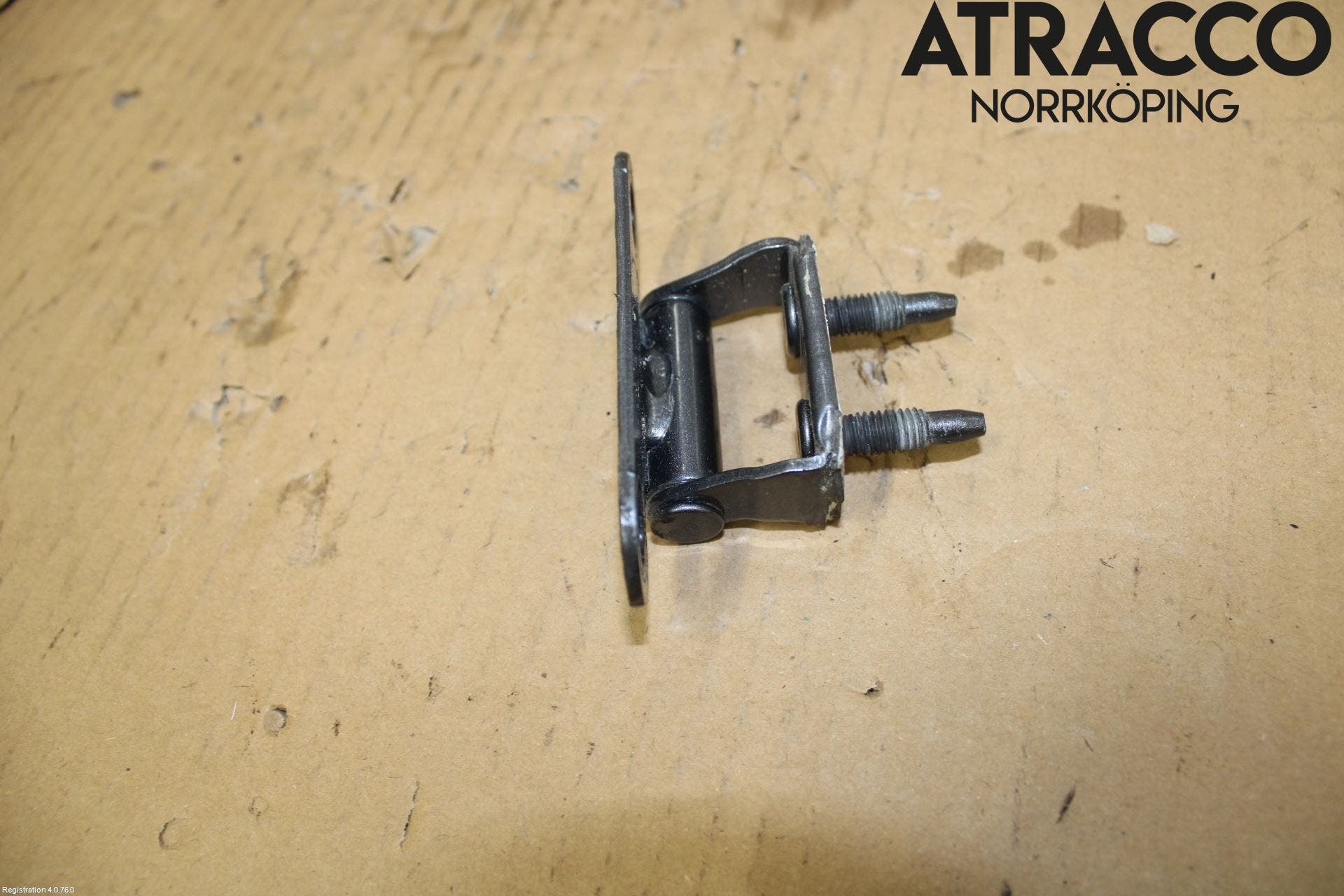 Lexus CT 200h Bakluckegångjärn Vä