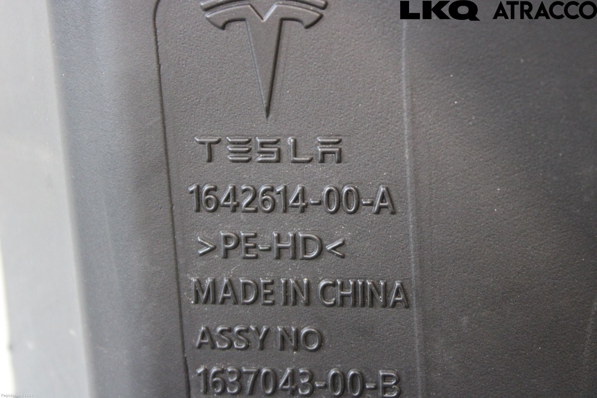 Tesla MODEL 3 17- Spolartank Vindruta-Strål