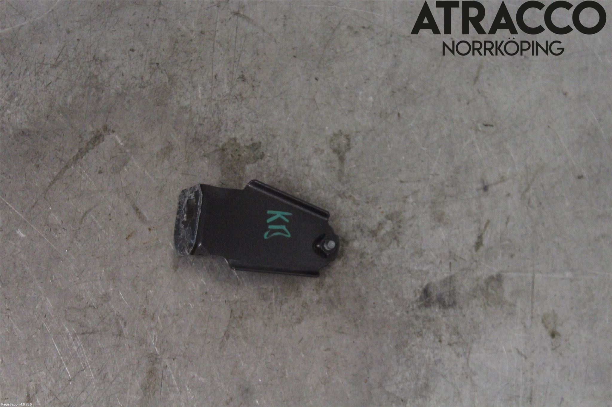 Jaguar E-PACE 17- Skärmfäste Fram Hö