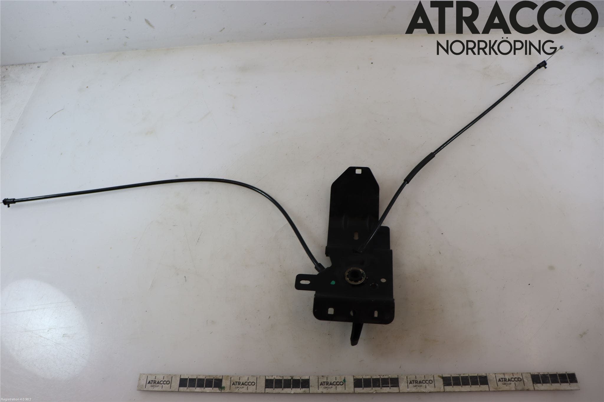 Audi A6 F2/C8 19- Huvlås Wire-Spak