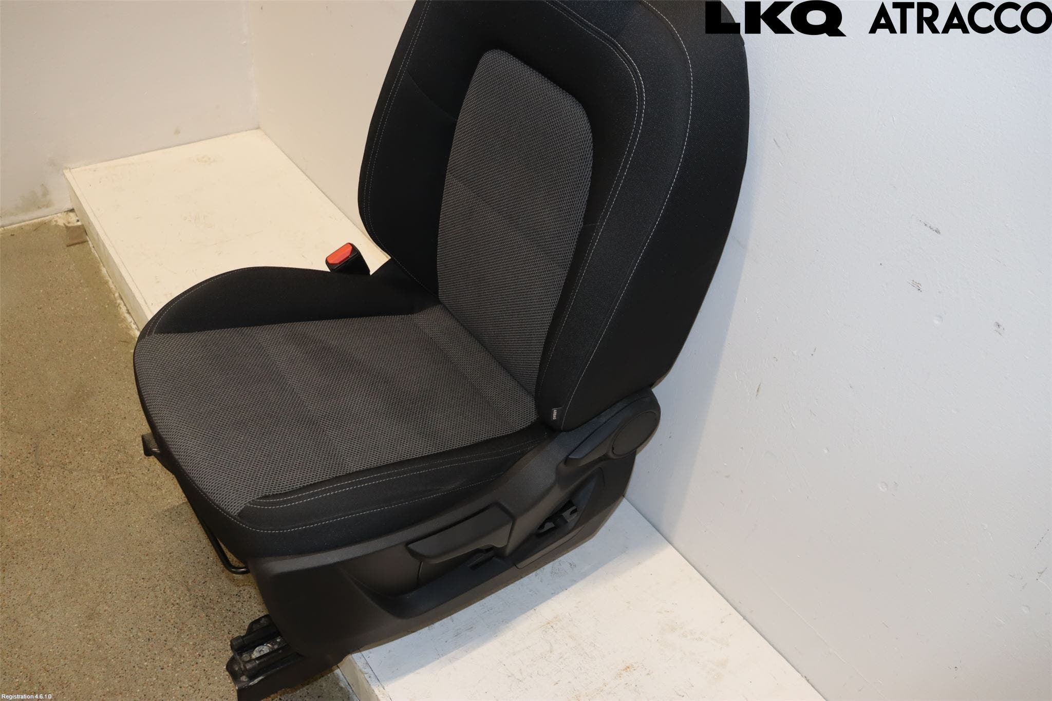 Mercedes-Benz MB CITAN/EQT (W420) 22- Inredning Stol Fram Vä