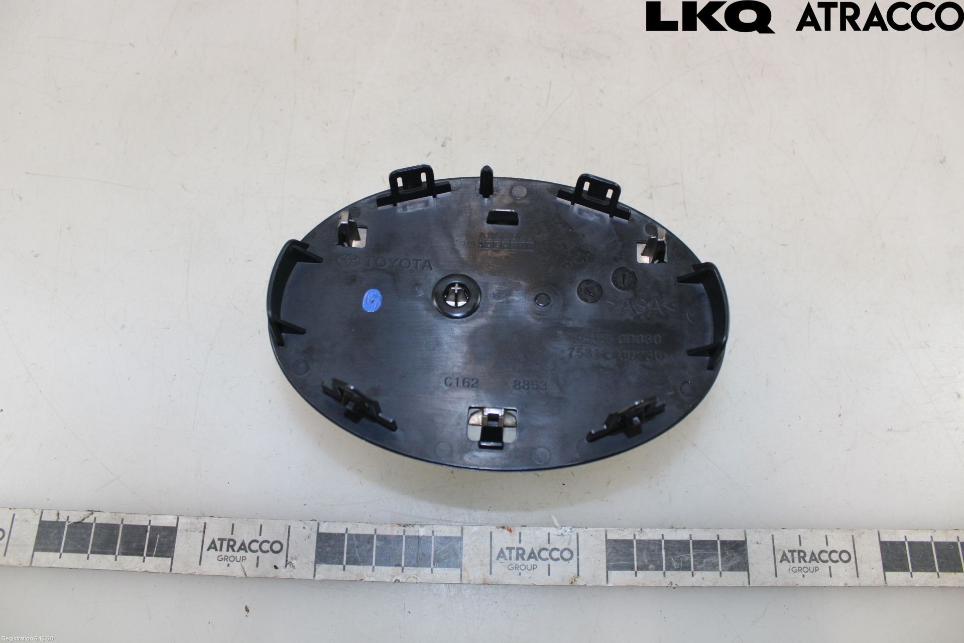 Toyota YARIS CROSS XP21 21- Emblem