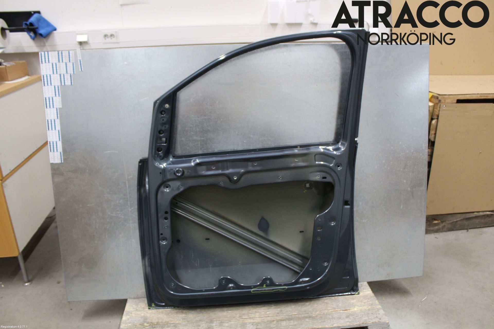 Volkswagen VW CADDY      04-10 Dörr Fram Höger