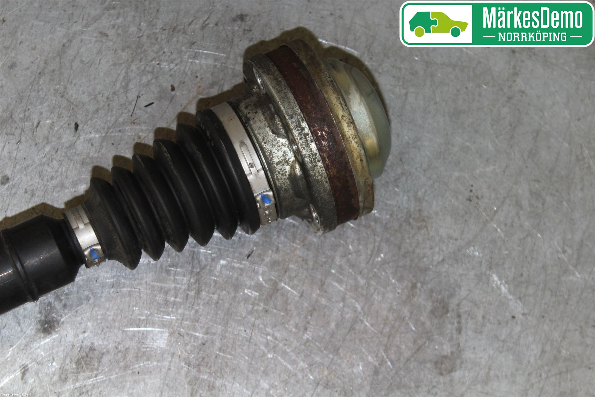 Volkswagen VW PASSAT 11-14 Drivaxel Fram Höger