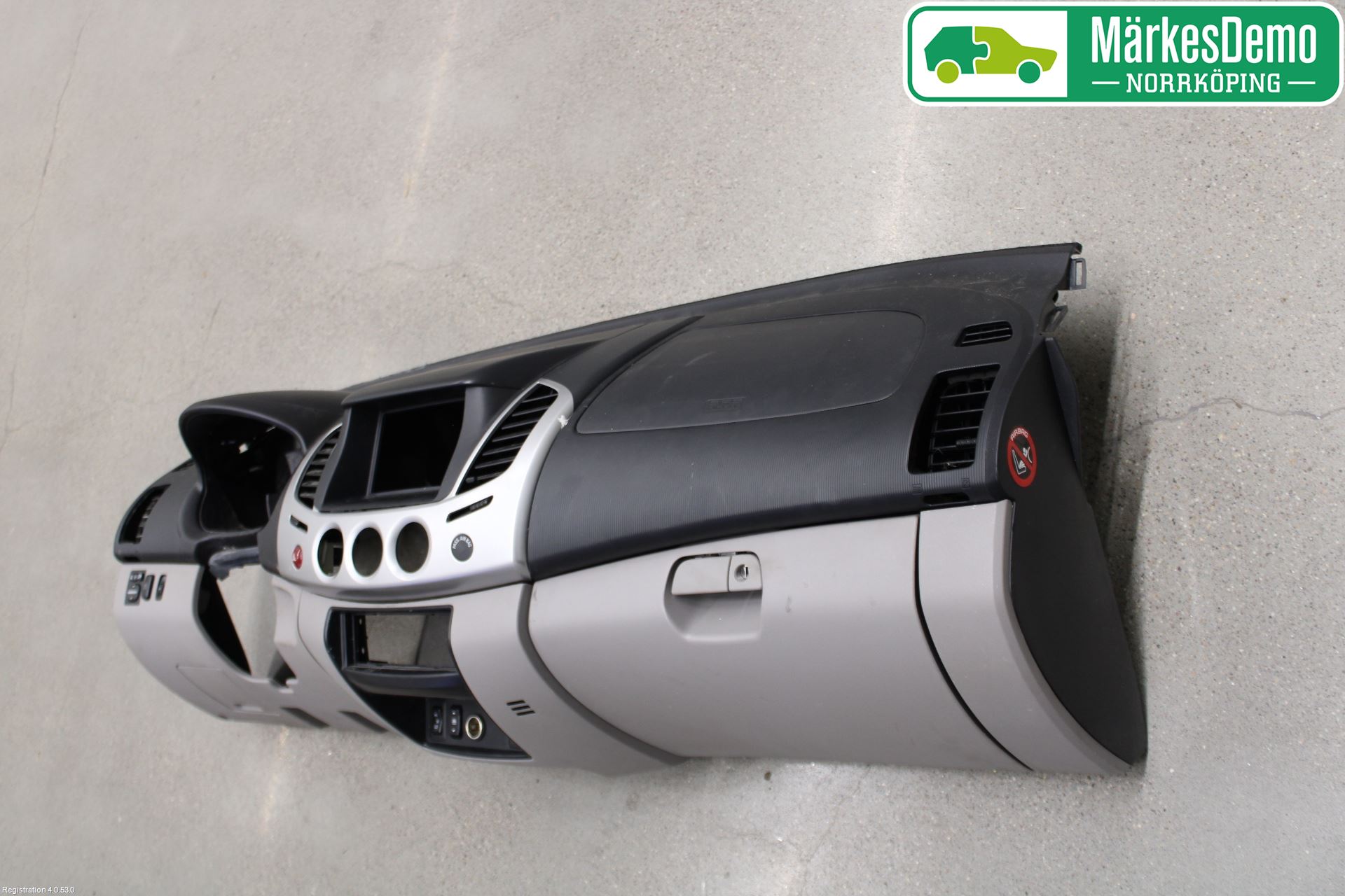 Mitsubishi L200 06-15 Instrumentbräda