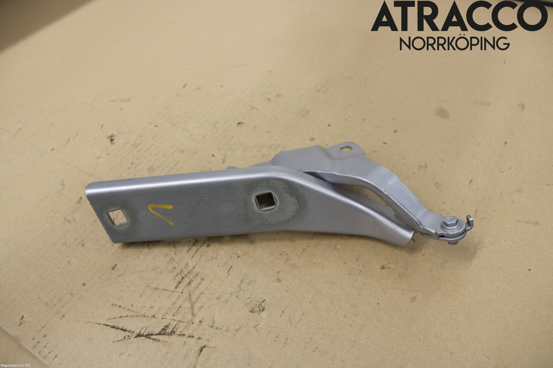 Audi Q2/SQ2 17- Huvgångjärn