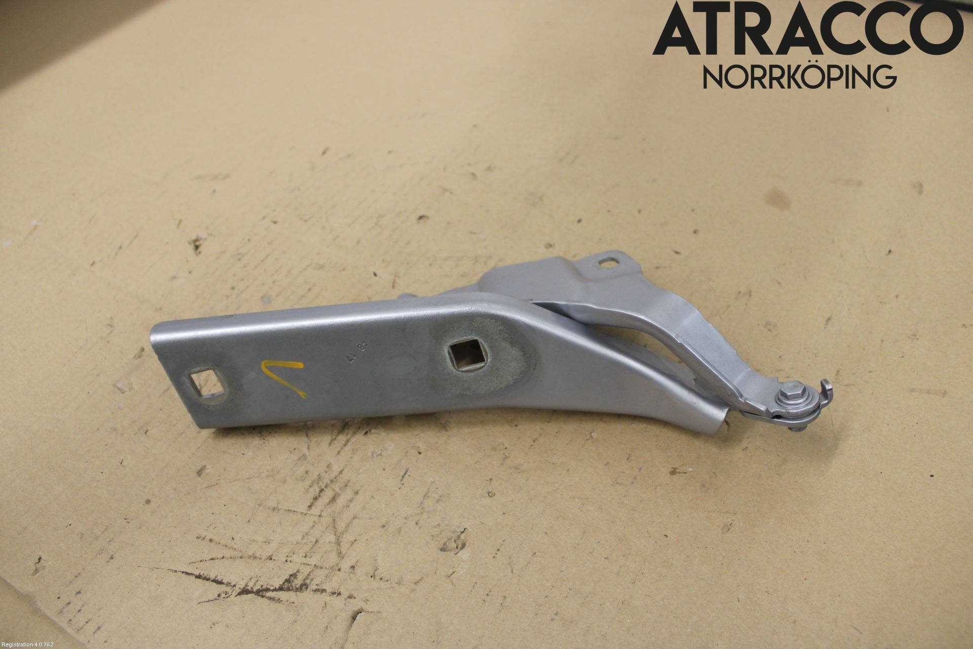 Audi Q2/SQ2 17- Huvgångjärn