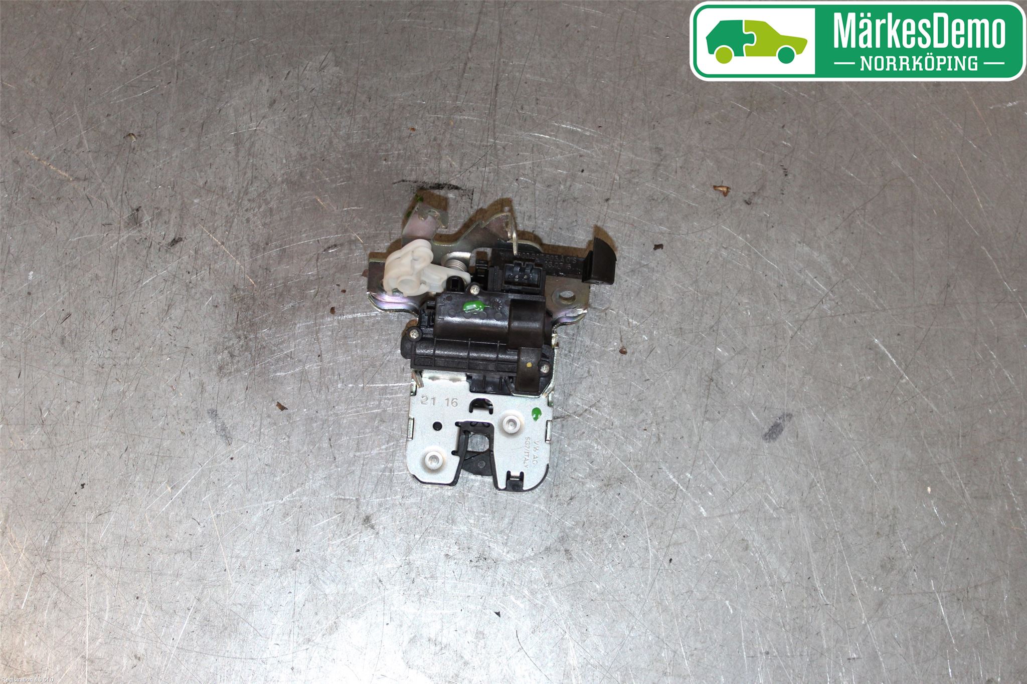 Audi A4/S4 B9 16-19 Låskista Baklucka