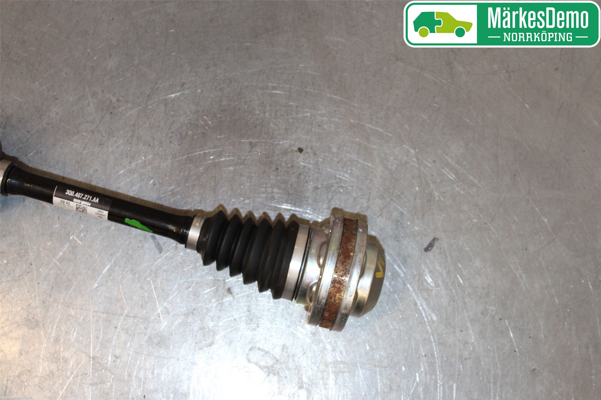 Volkswagen VW TOURAN 16- Drivaxel Fram Vänster