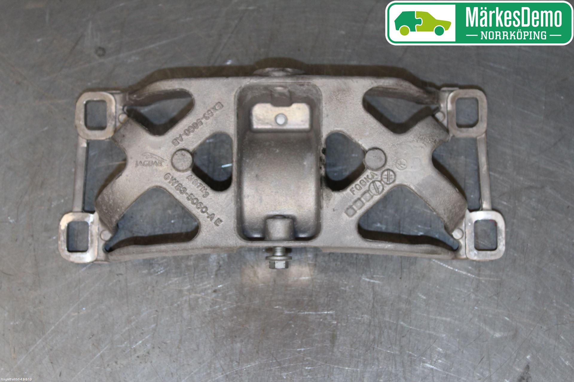 Jaguar F-TYPE Växellådsbalk