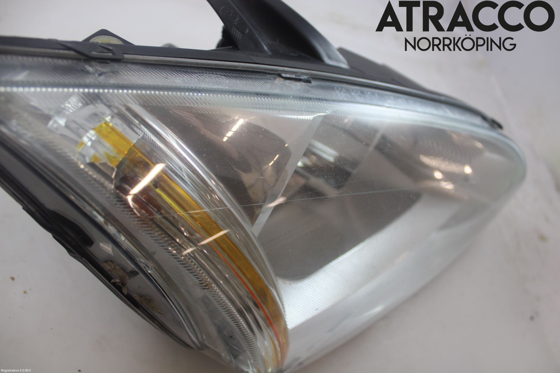 Ford FOCUS     04-07 Strålkastare Höger