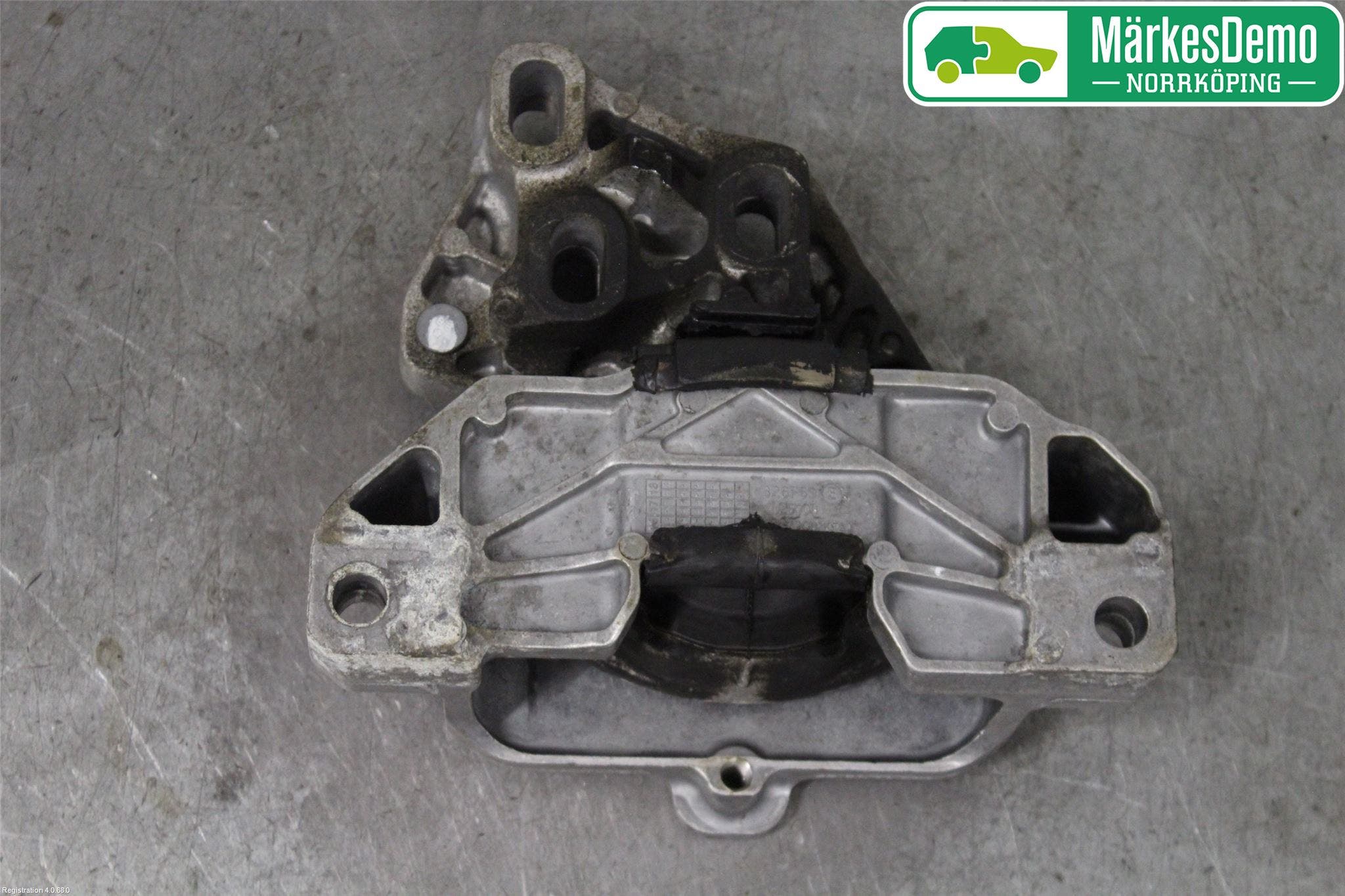 Mercedes-Benz MB B-KLASS (W247) 19- Motorfäste