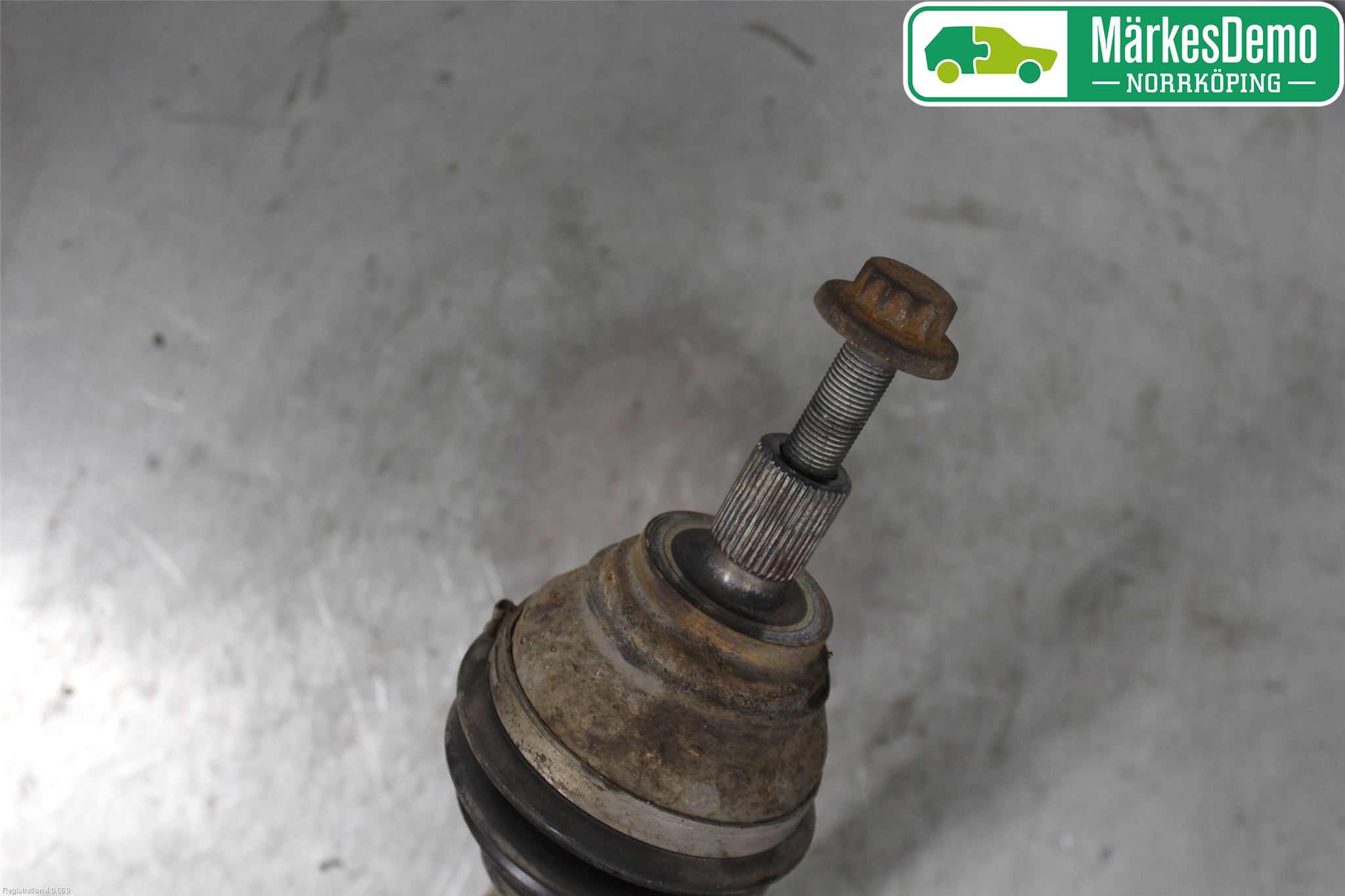 Volkswagen VW PASSAT 11-14 Drivaxel Fram Höger