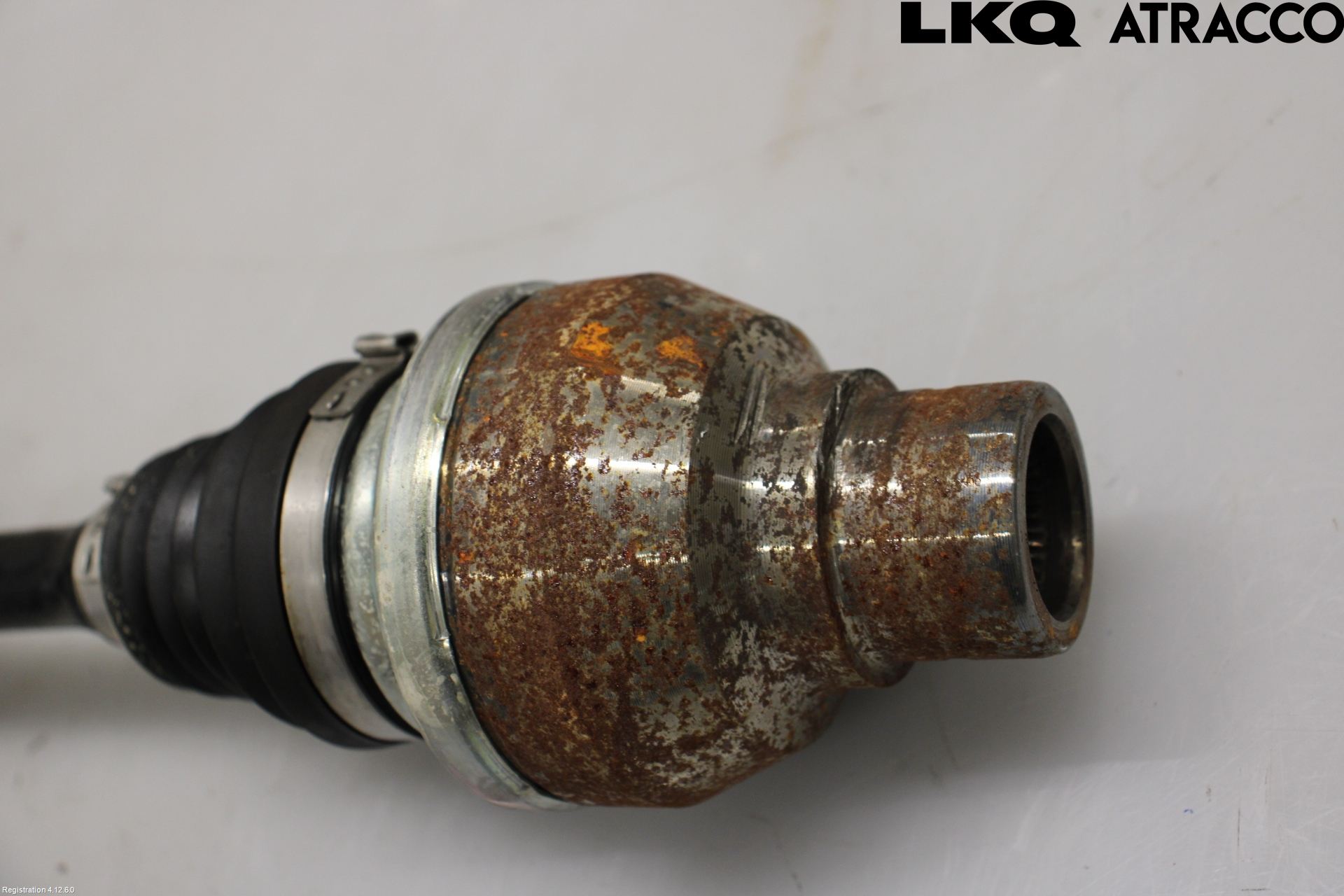 Volkswagen VW PASSAT 24- Drivaxel Fram Höger
