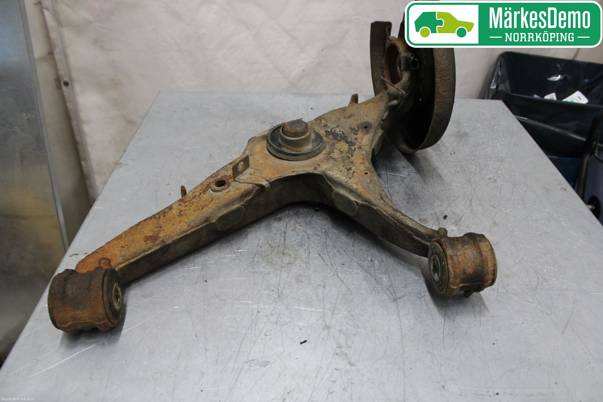 Volkswagen VW TRANSP/CARAVELLE (T5) 04-15 Bärarm Bak Vänster