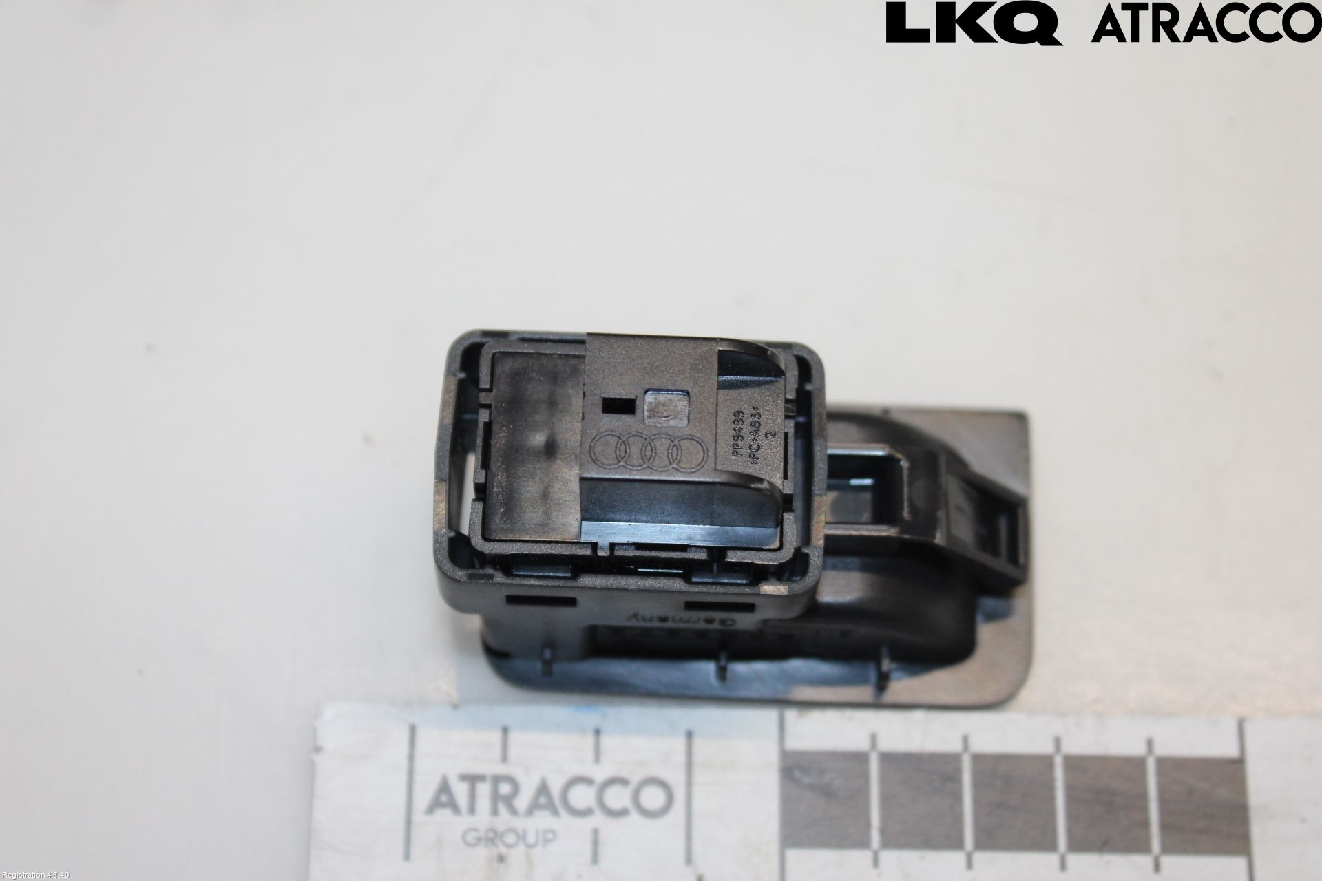 Audi A6 F2/C8 19- Strömställare Baklucka