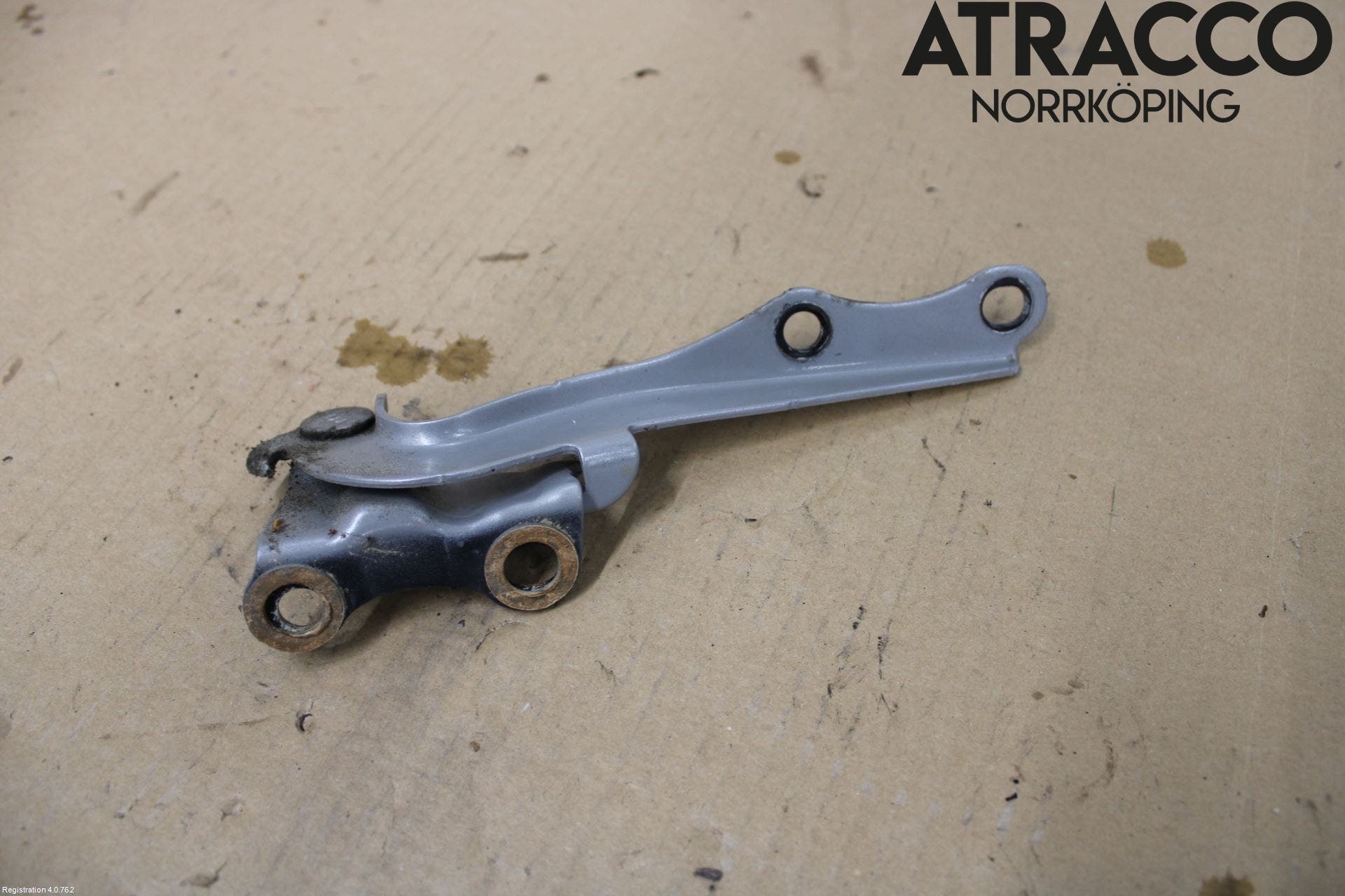 Toyota PRIUS NWH20 04-08 Huvgångjärn