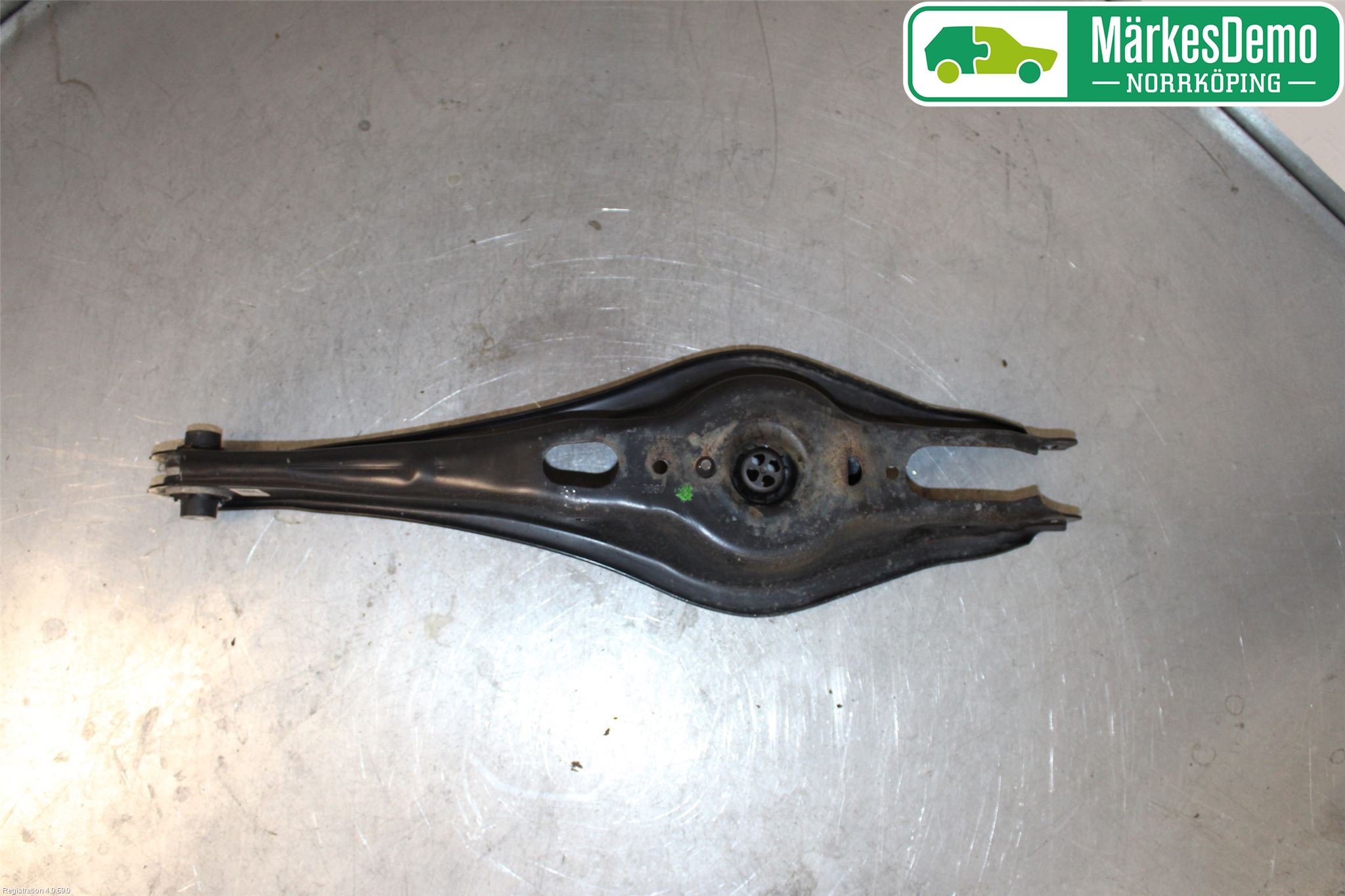 Volkswagen VW PASSAT 15-19 Bärarm Bak Höger