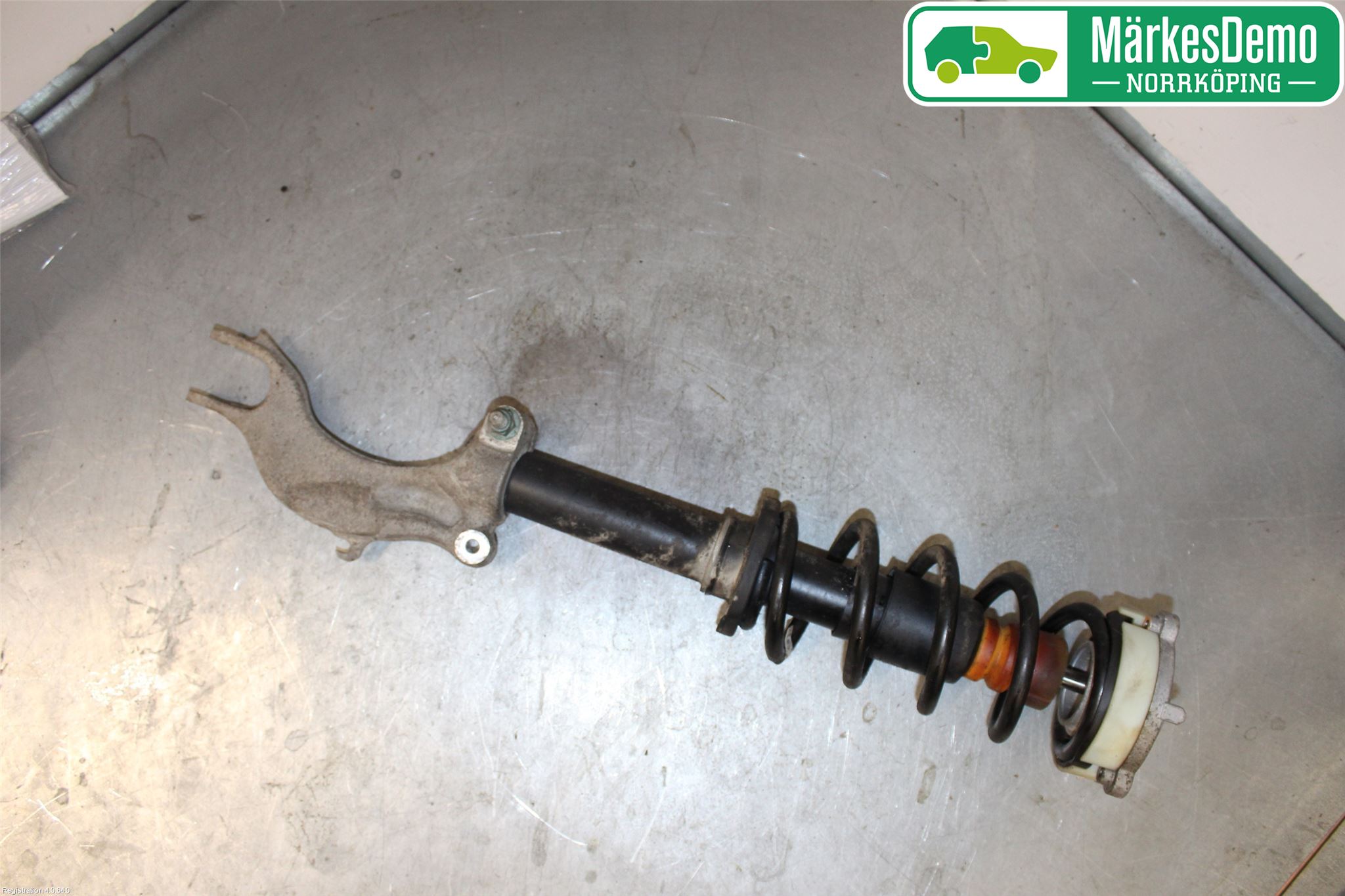 Audi A6 F2/C8 19- Fjäderben Fram Vänster