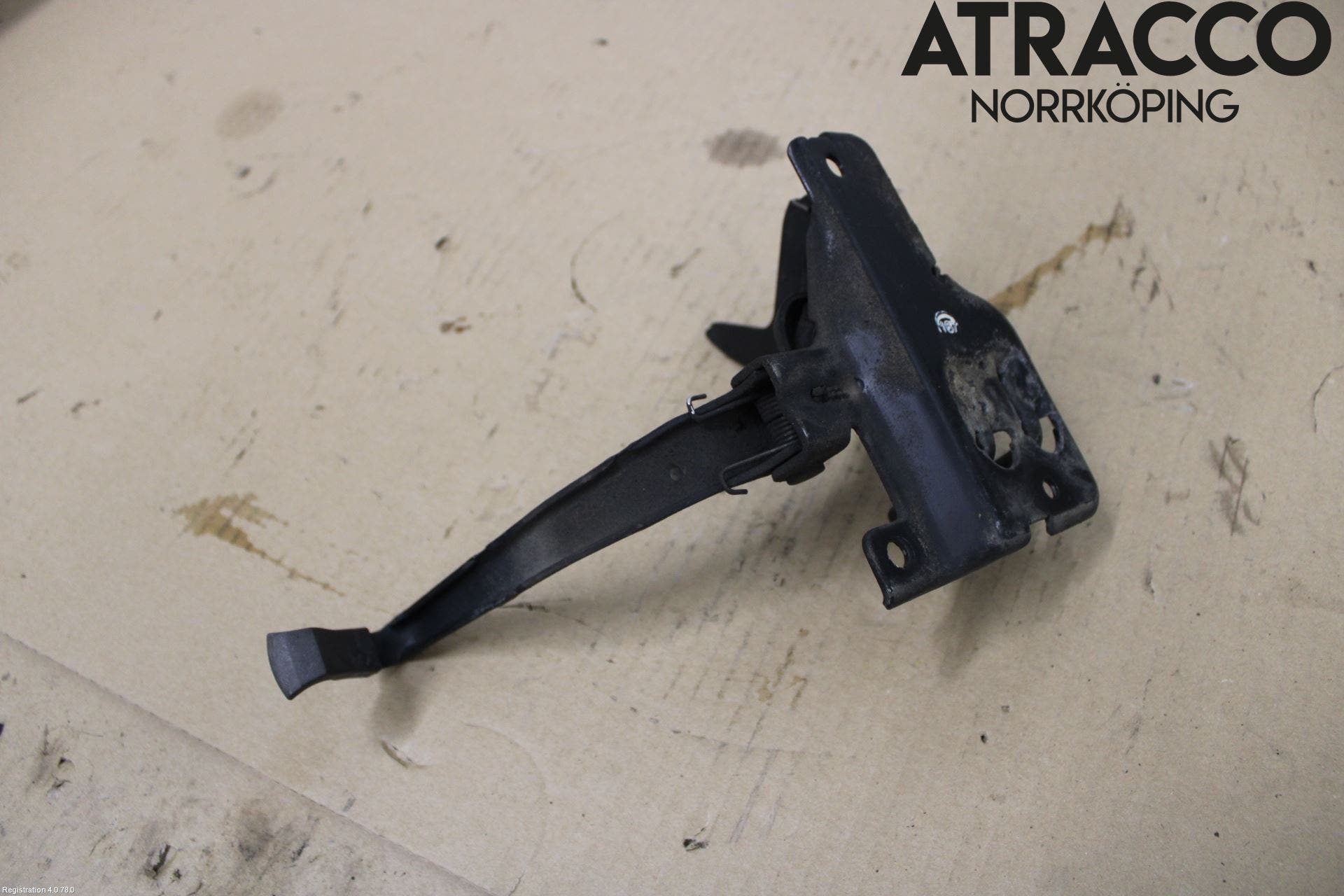 Audi A4/S4 01-05 Huv Spärr