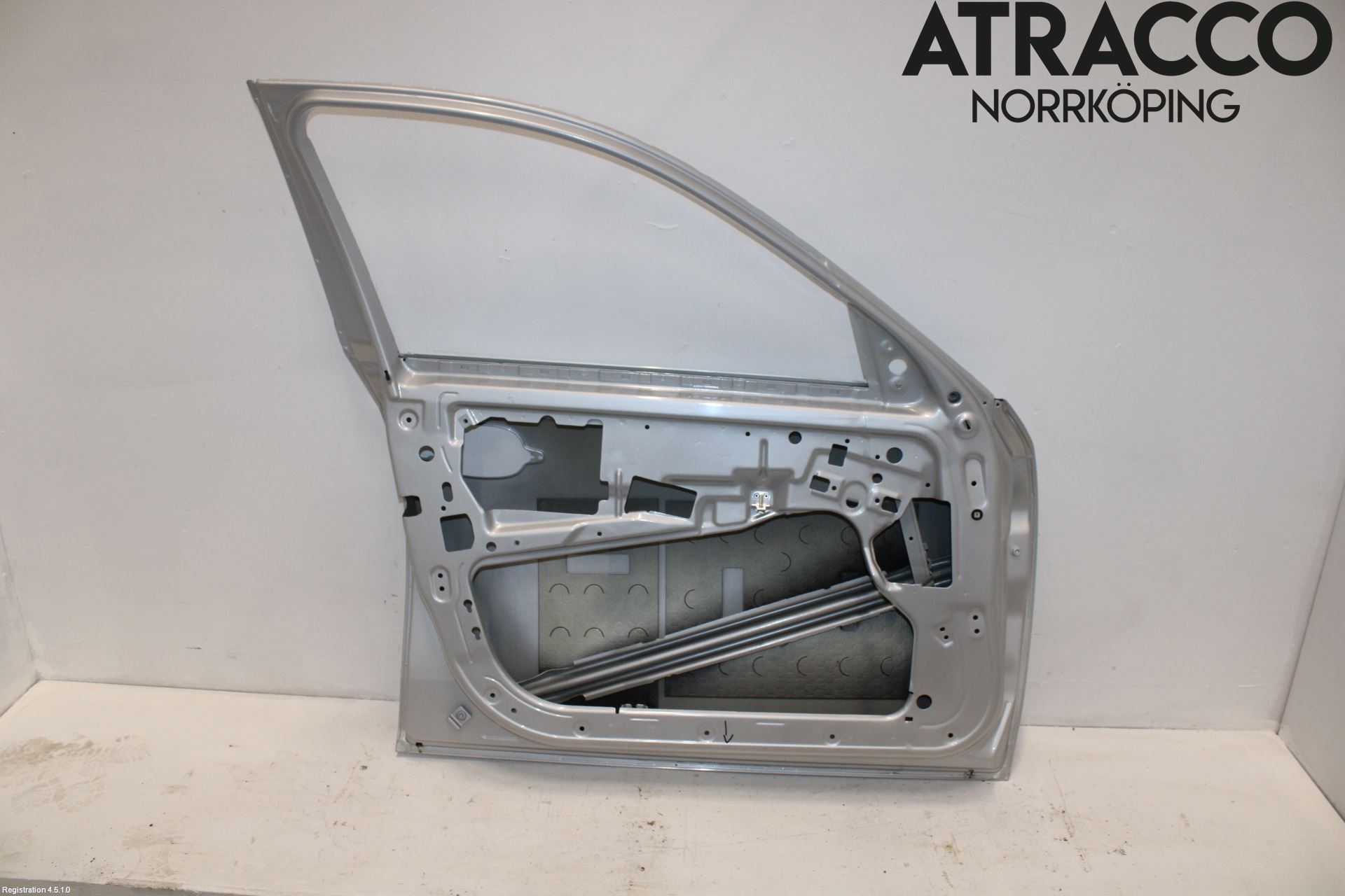 BMW 5 E60/61 Sed/Tou 02-10 Dörr Fram Vänster