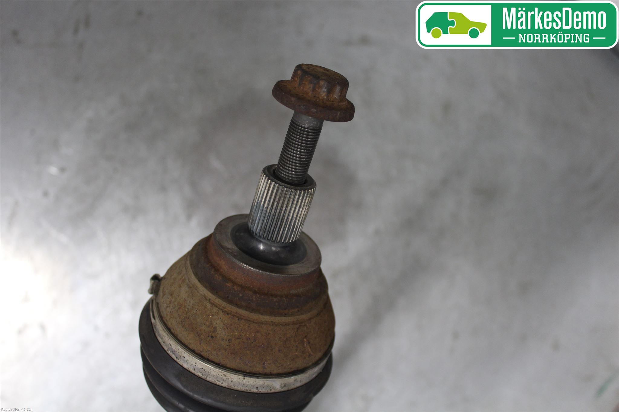 Volkswagen VW CADDY 16-20 Drivaxel Fram Höger