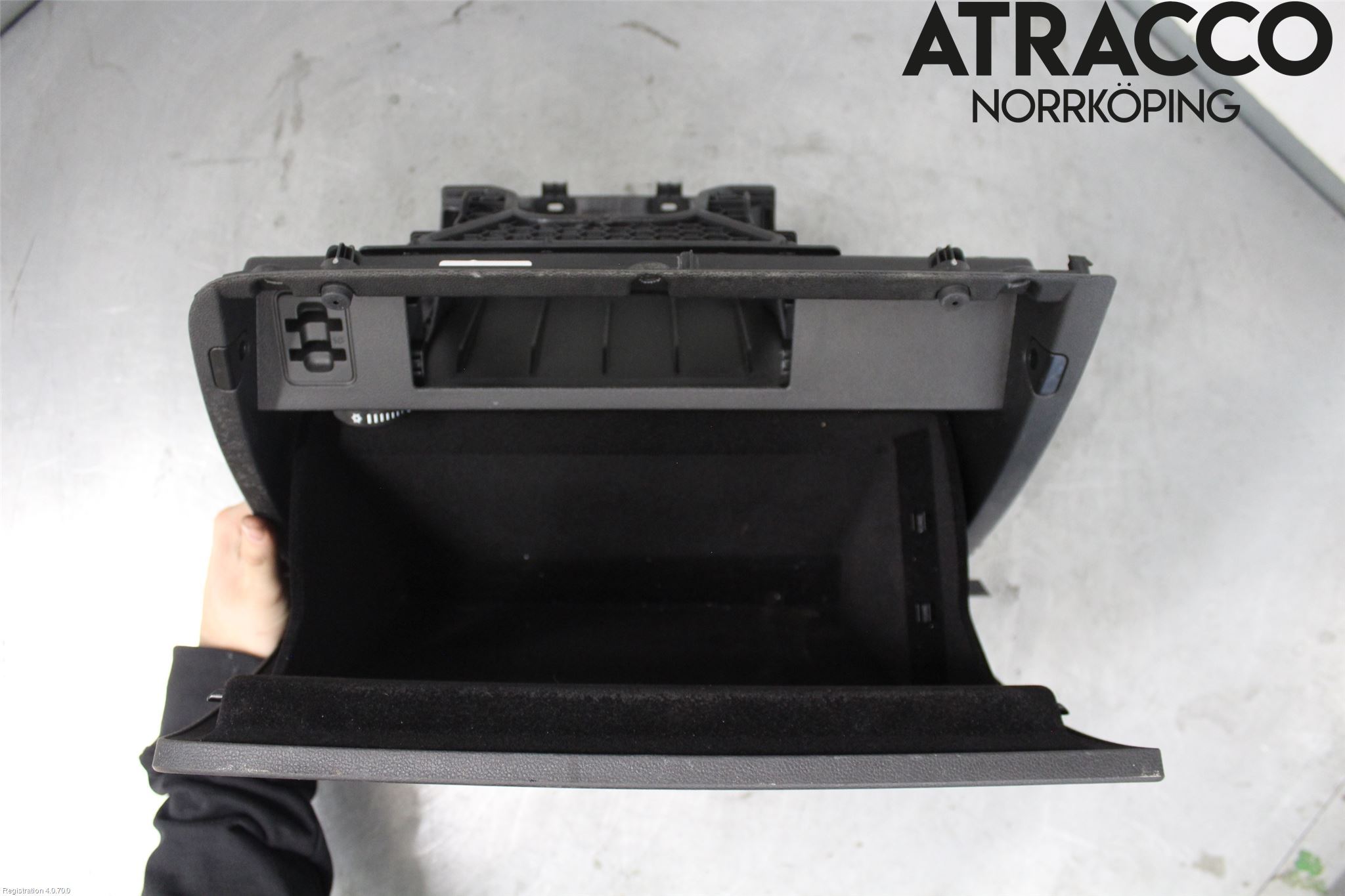 Volkswagen VW PASSAT 20-24 Handskfack