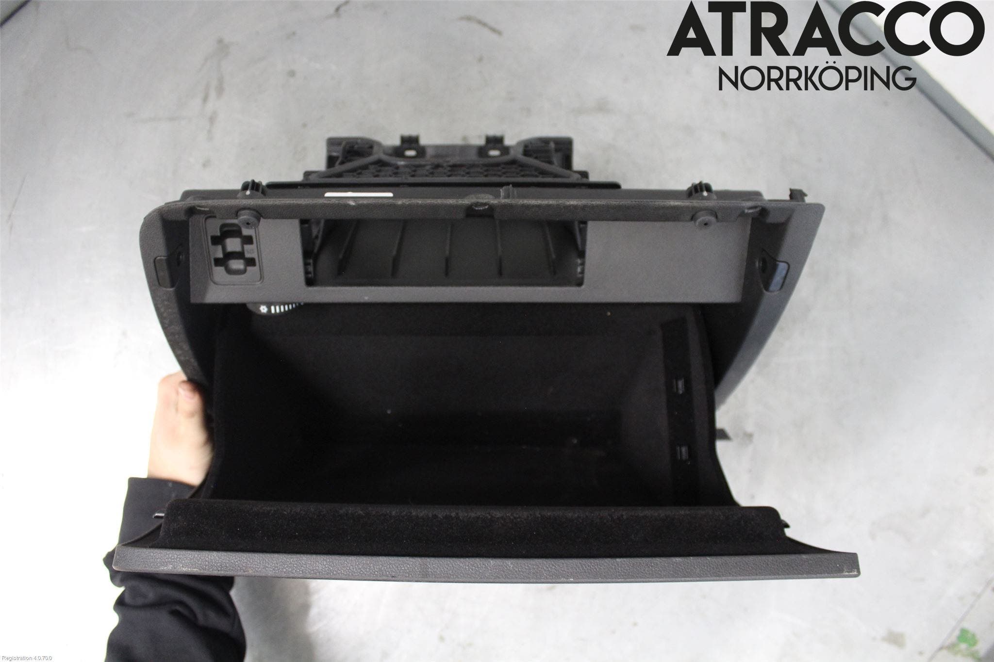 Volkswagen VW PASSAT 20-24 Handskfack