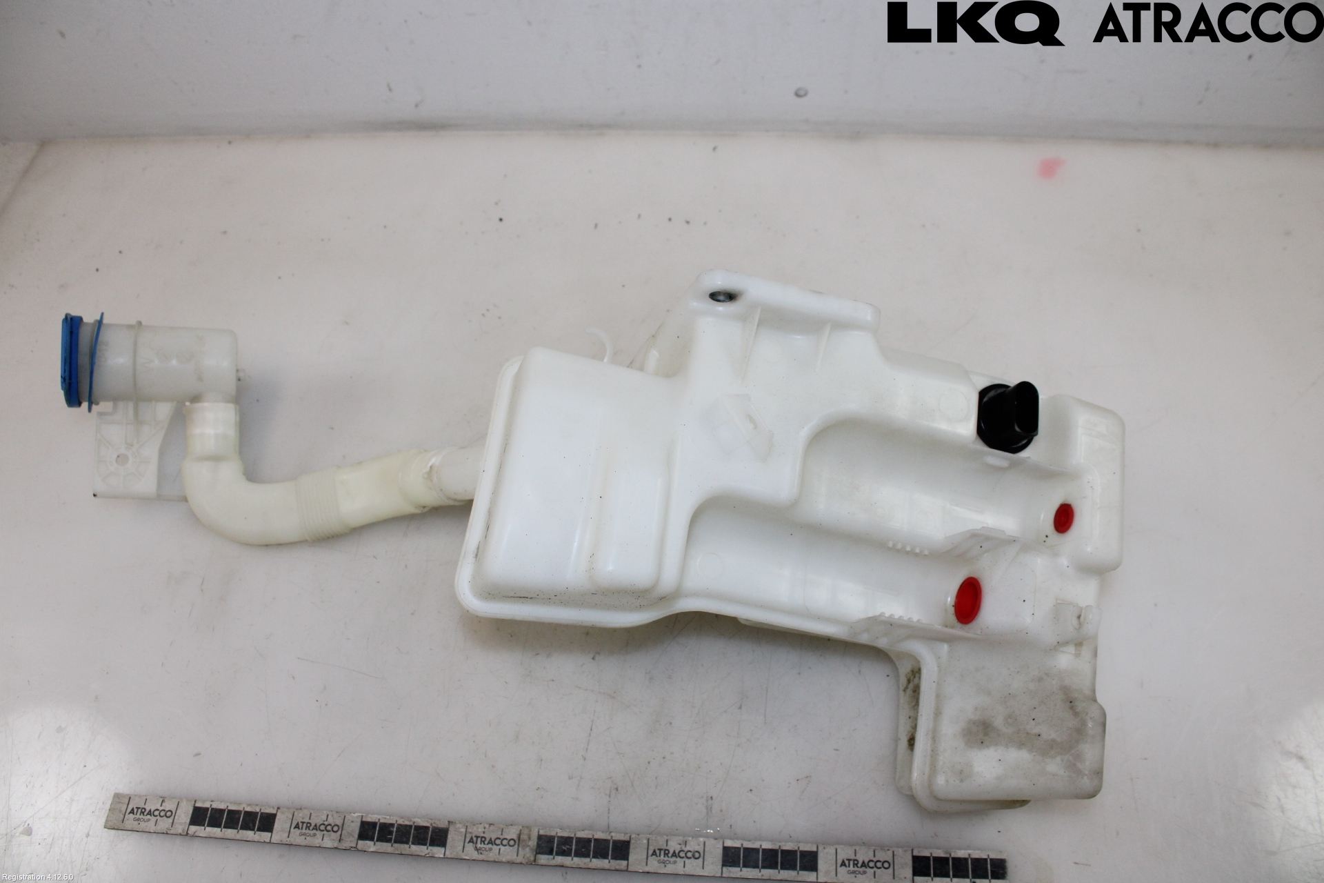 Volkswagen VW JETTA VI 11- Spolartank Vindruta-Strål