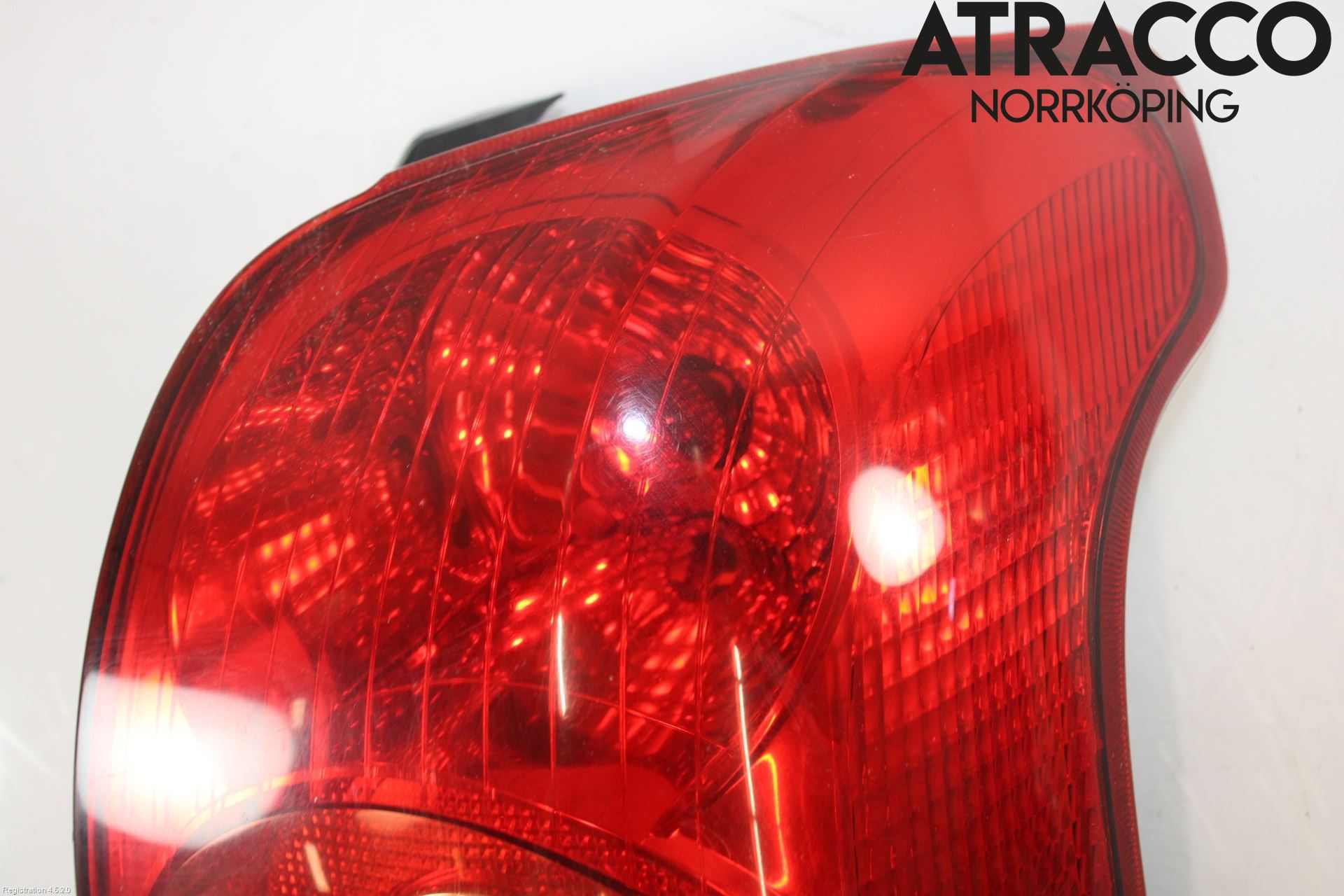 Toyota AVENSIS 03-06 Bakljus Höger