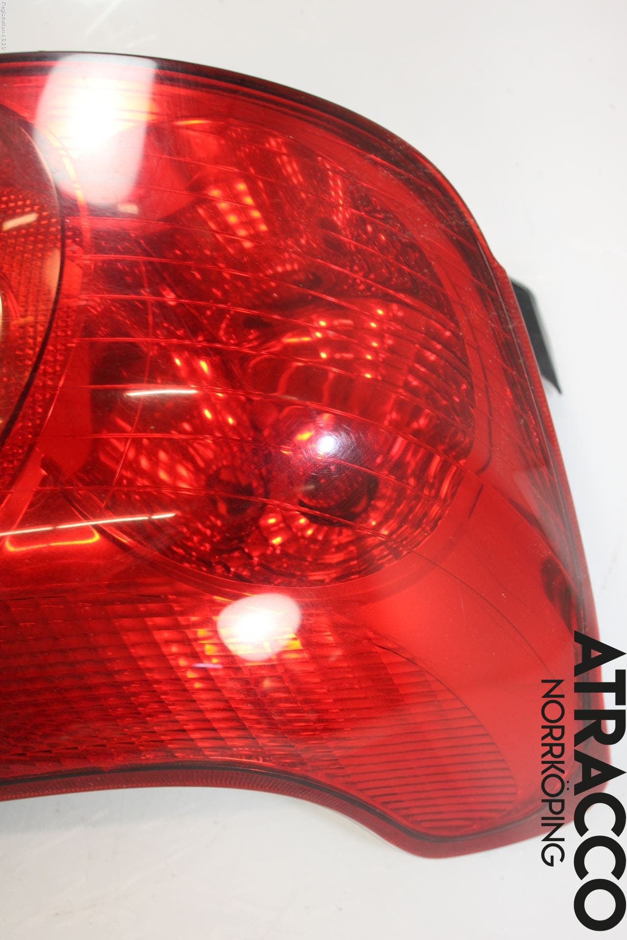 Toyota AVENSIS 03-06 Bakljus Höger