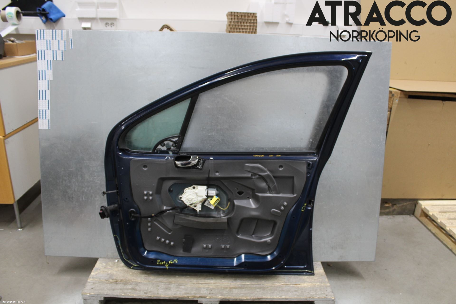 Peugeot 307     05-08 Dörr Fram Höger