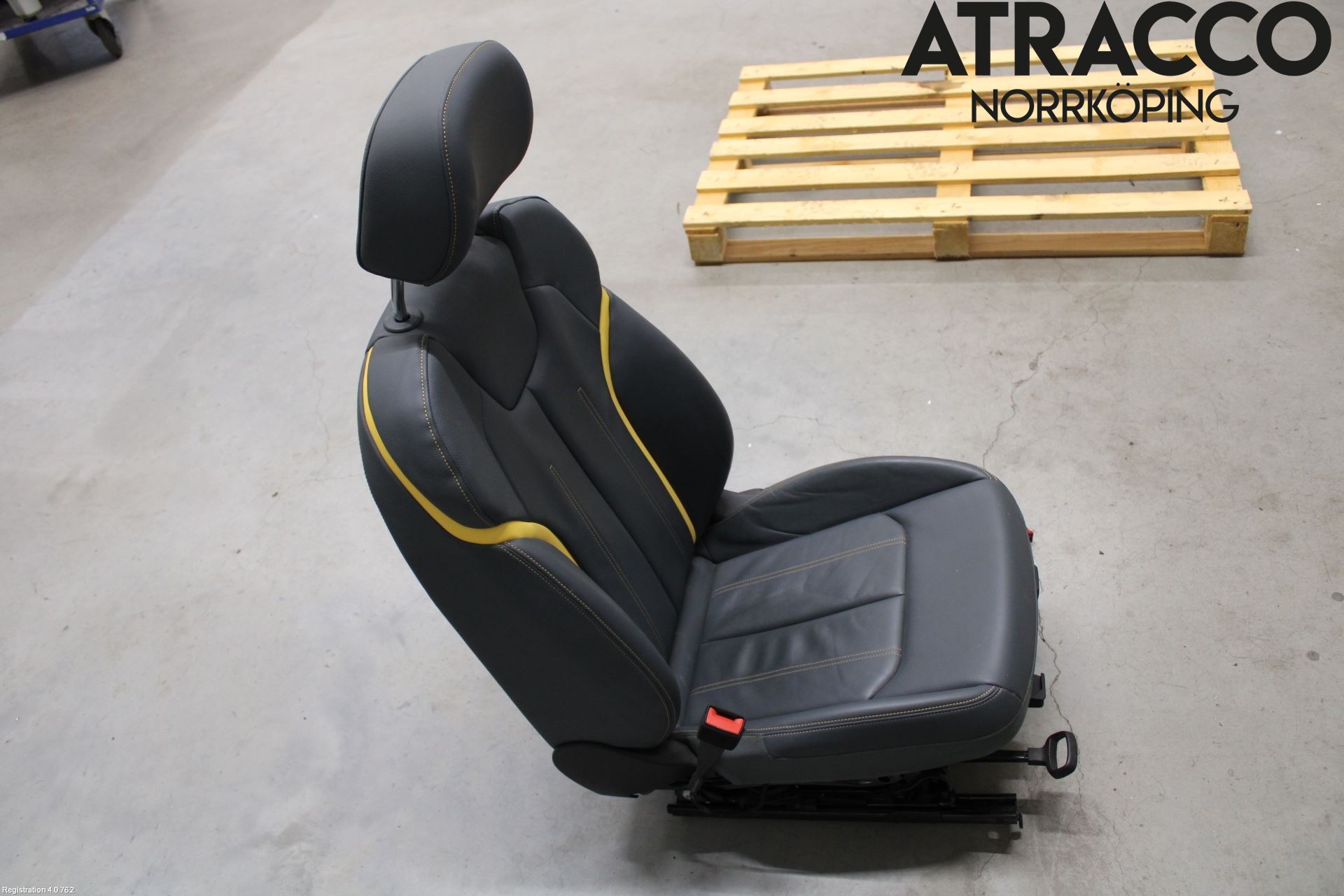 Audi Q2/SQ2 17- Inredning Stol Fram Vä