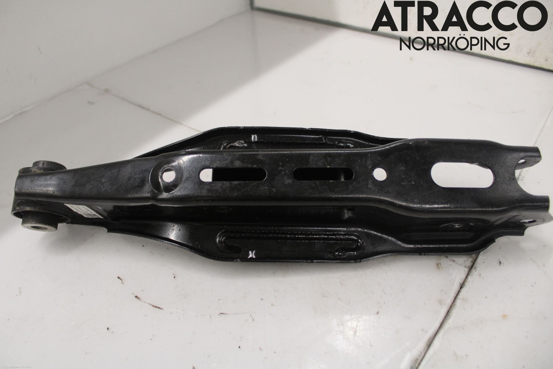 Skoda ENYAQ iV 21- Bärarm Bak Höger