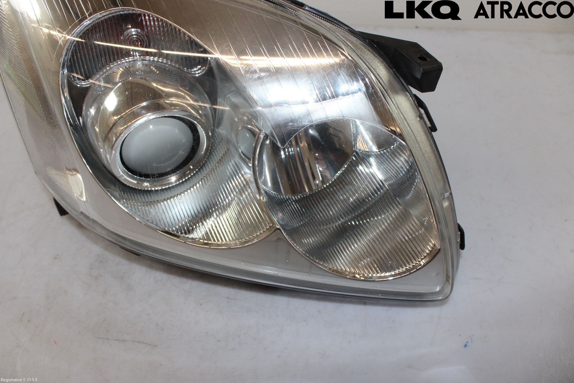 Toyota AVENSIS 03-06 Strålkastare Höger