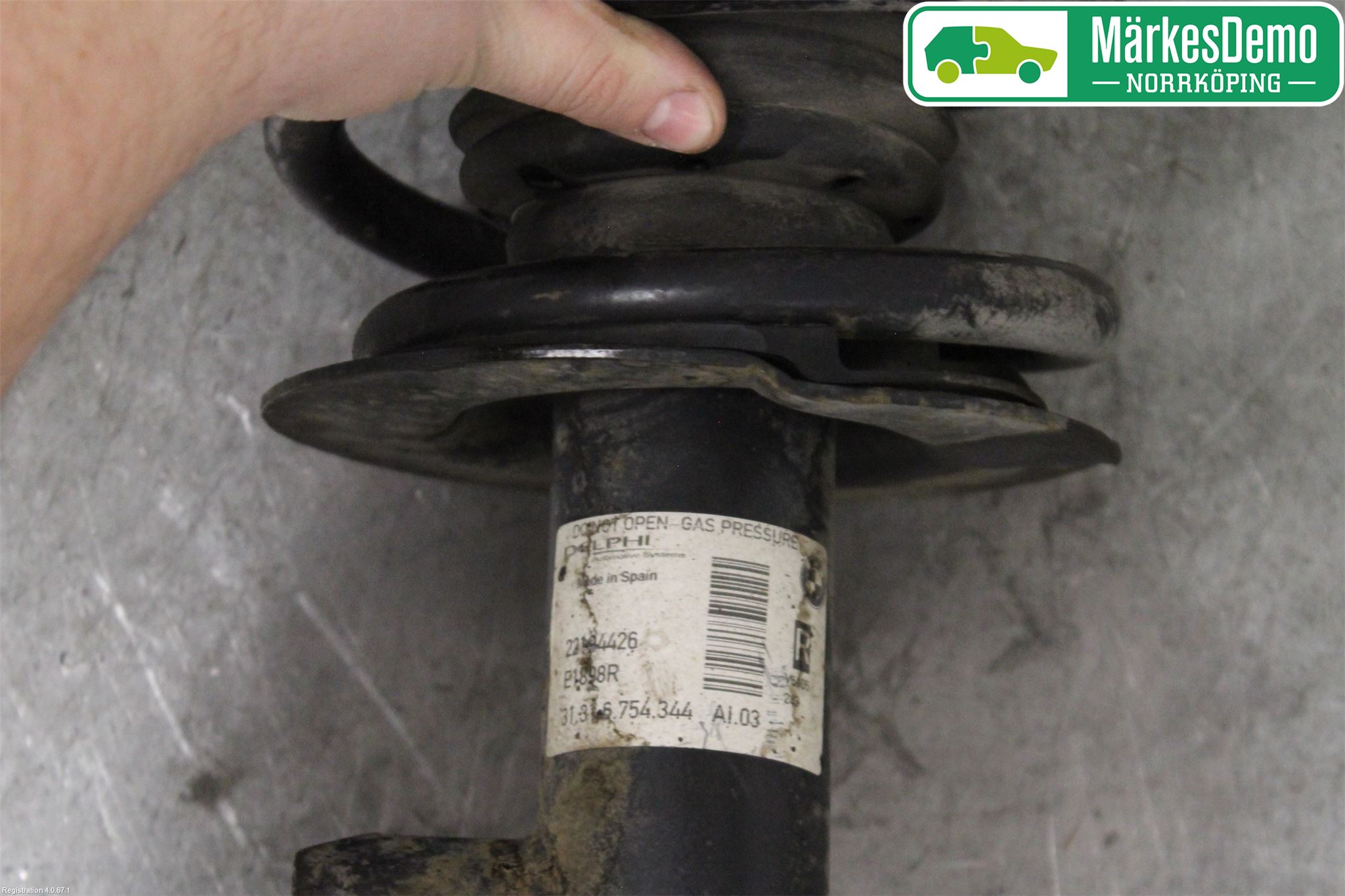 BMW X5 E53     99-06 Fjäderben Fram Höger