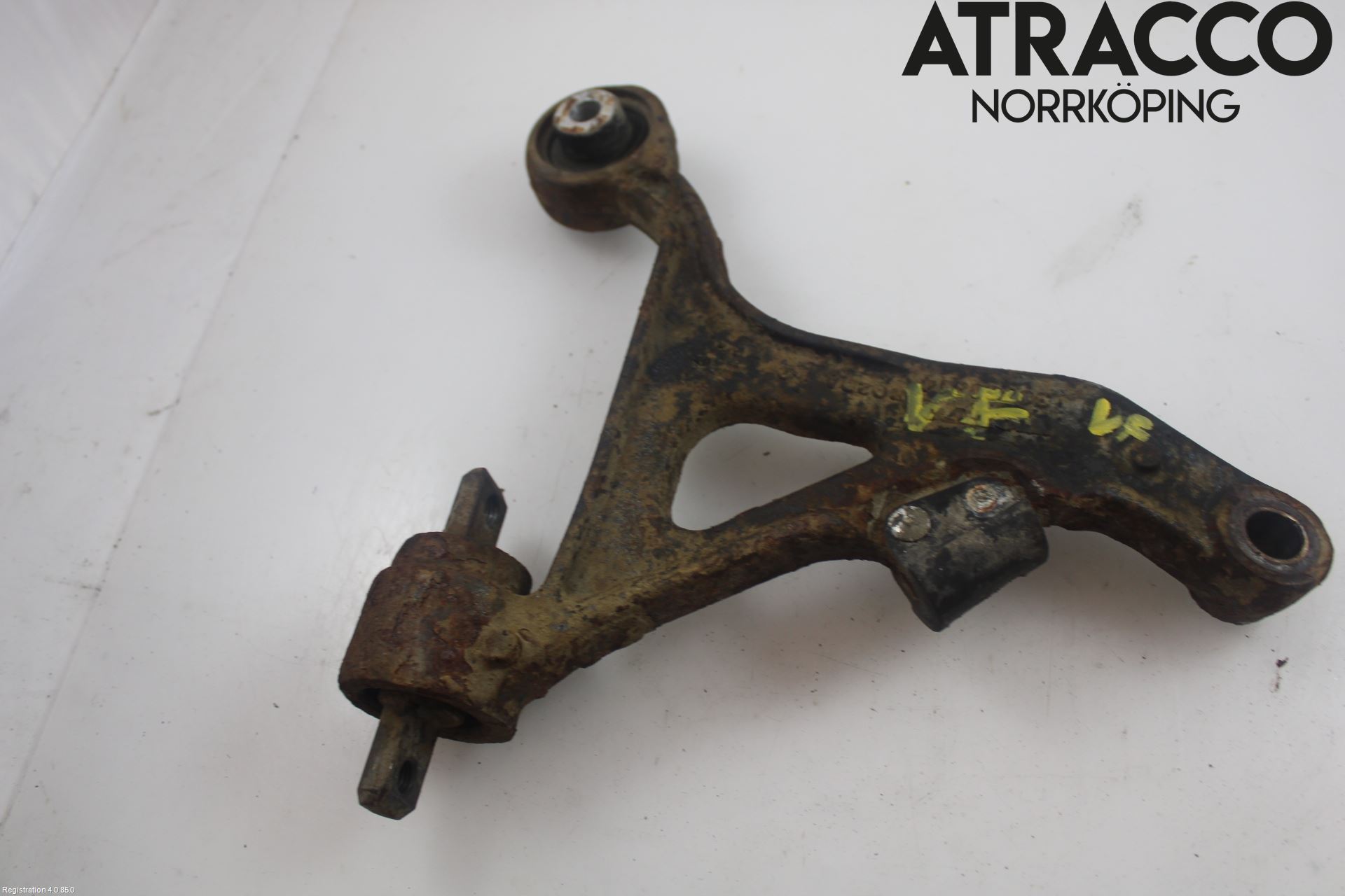 Volvo V70 05-08 Bärarm Fram Undre Vä