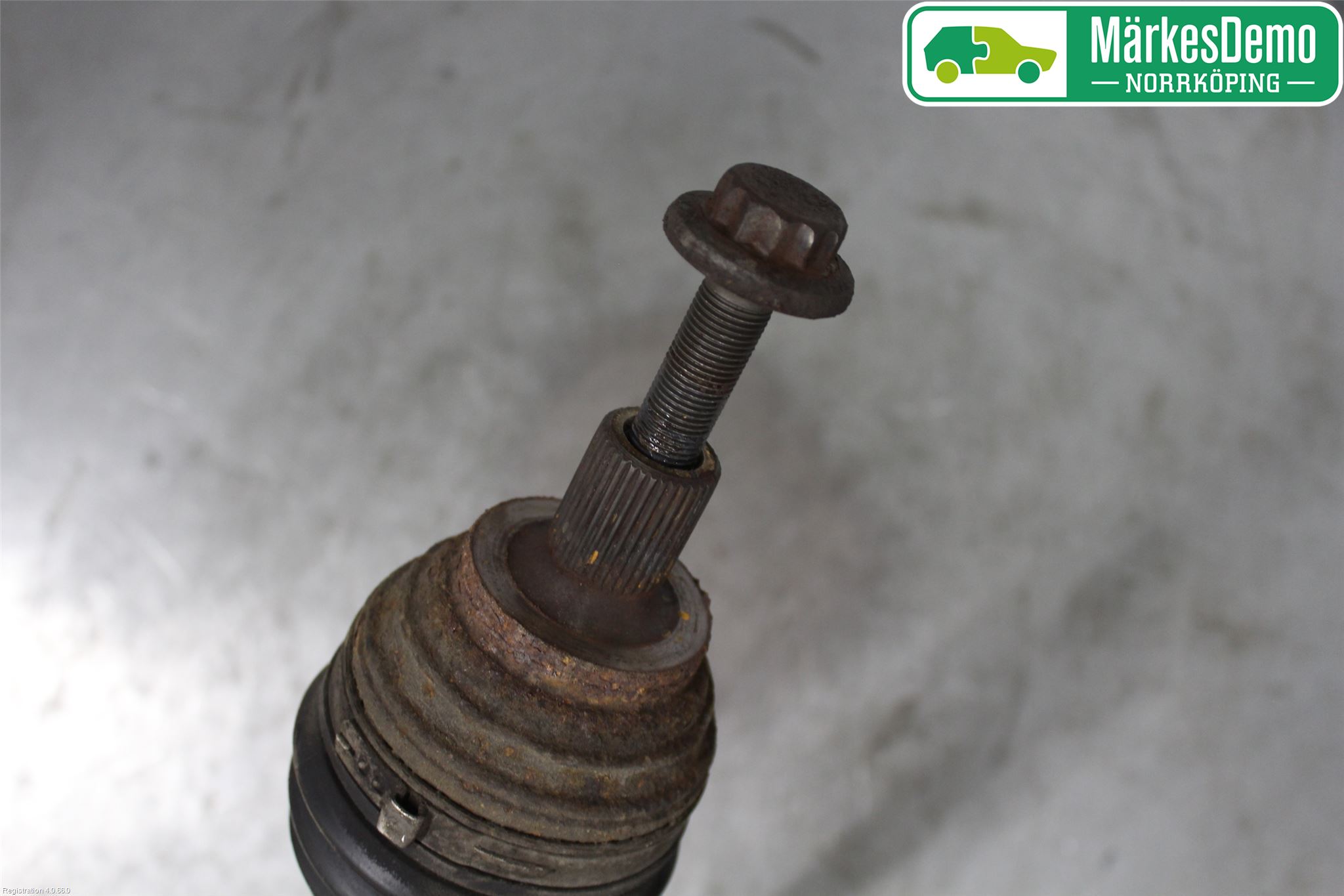 Volkswagen VW PASSAT 05-11 Drivaxel Fram Vänster