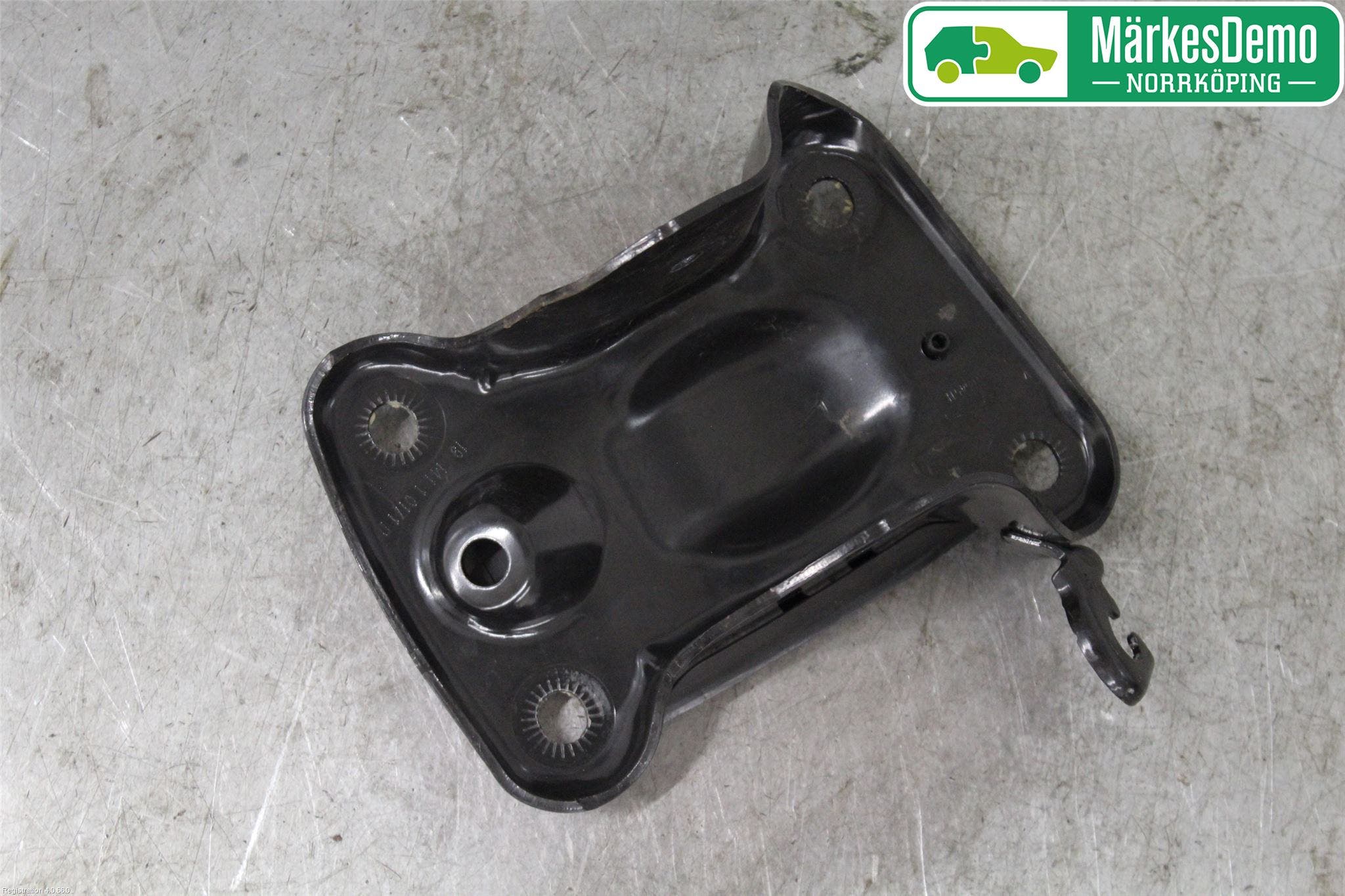 Seat ARONA Bakaxel Fäste