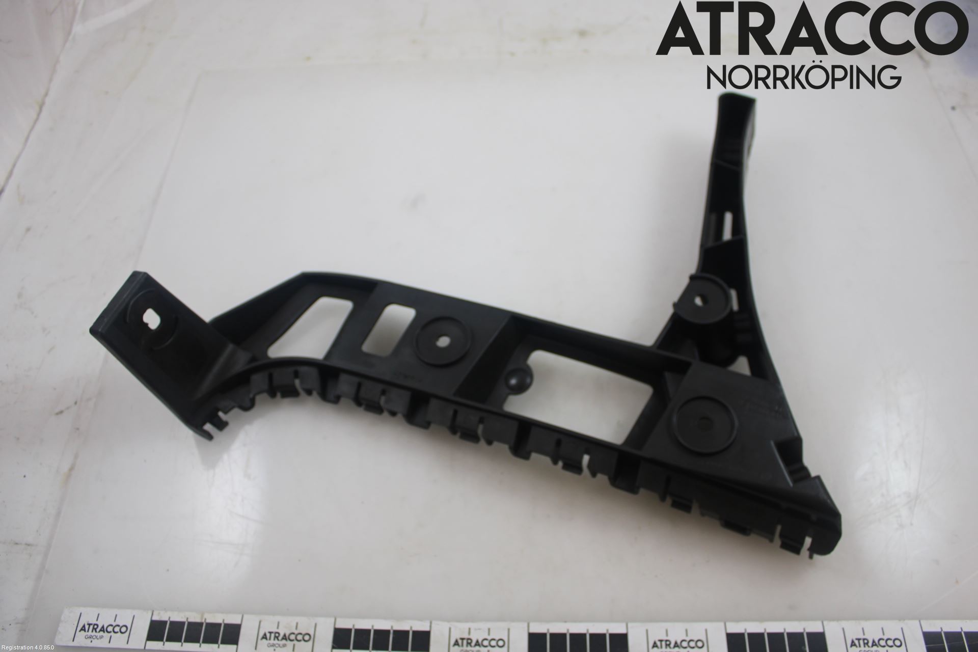 Volkswagen VW TOURAN 10-15 Stötfångarfäste Bak Hö