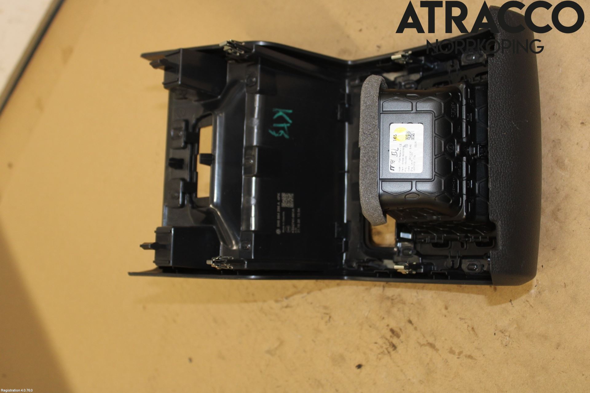 Volkswagen VW GOLF / E-GOLF VIII 20- Instrumentkonsoll Mitt