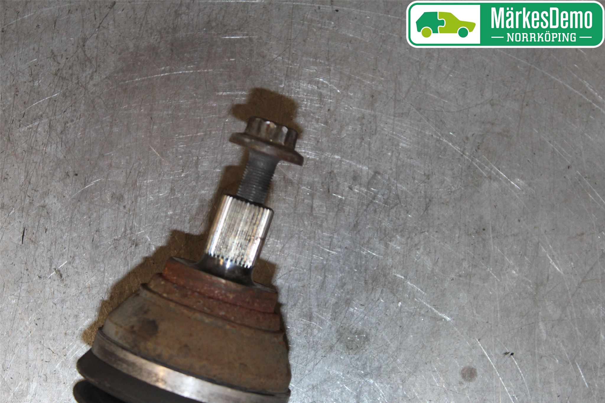 Volkswagen VW PASSAT 15-19 Drivaxel Fram Höger