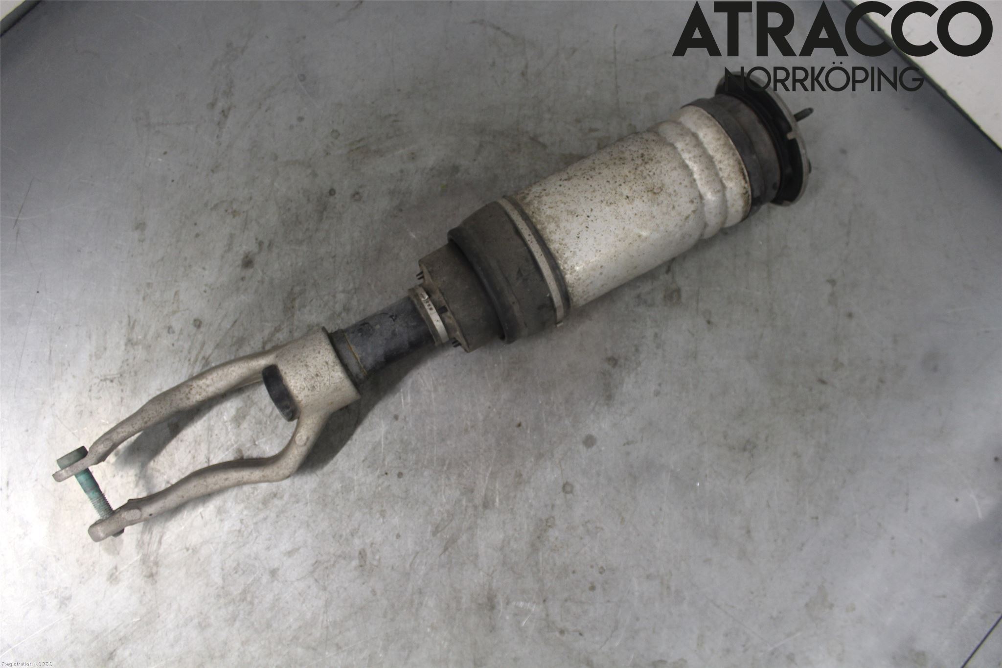 Jaguar I-PACE 18- Fjäderben Fram Vänster