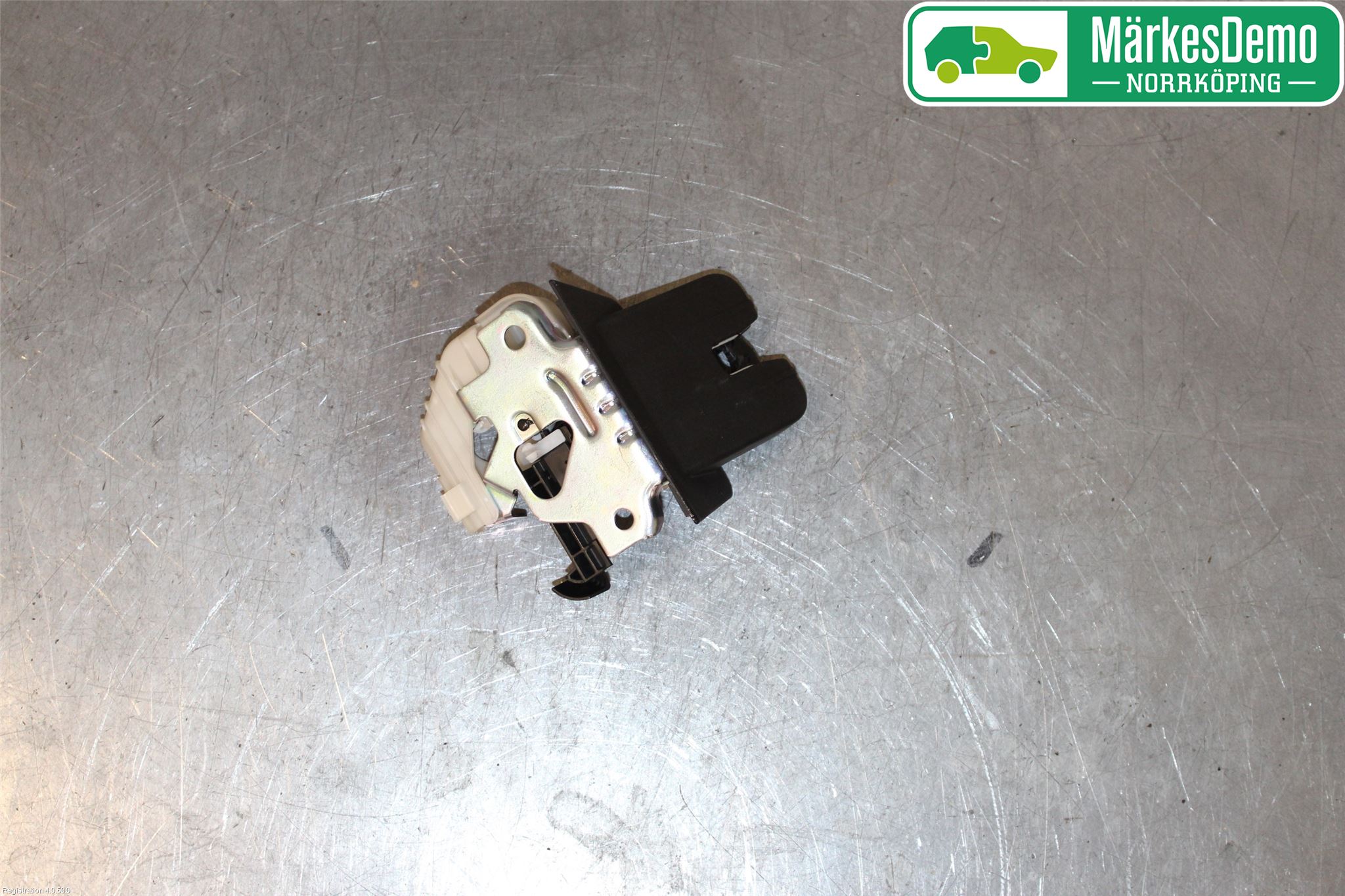 Audi Q2/SQ2 17- Låskista Baklucka