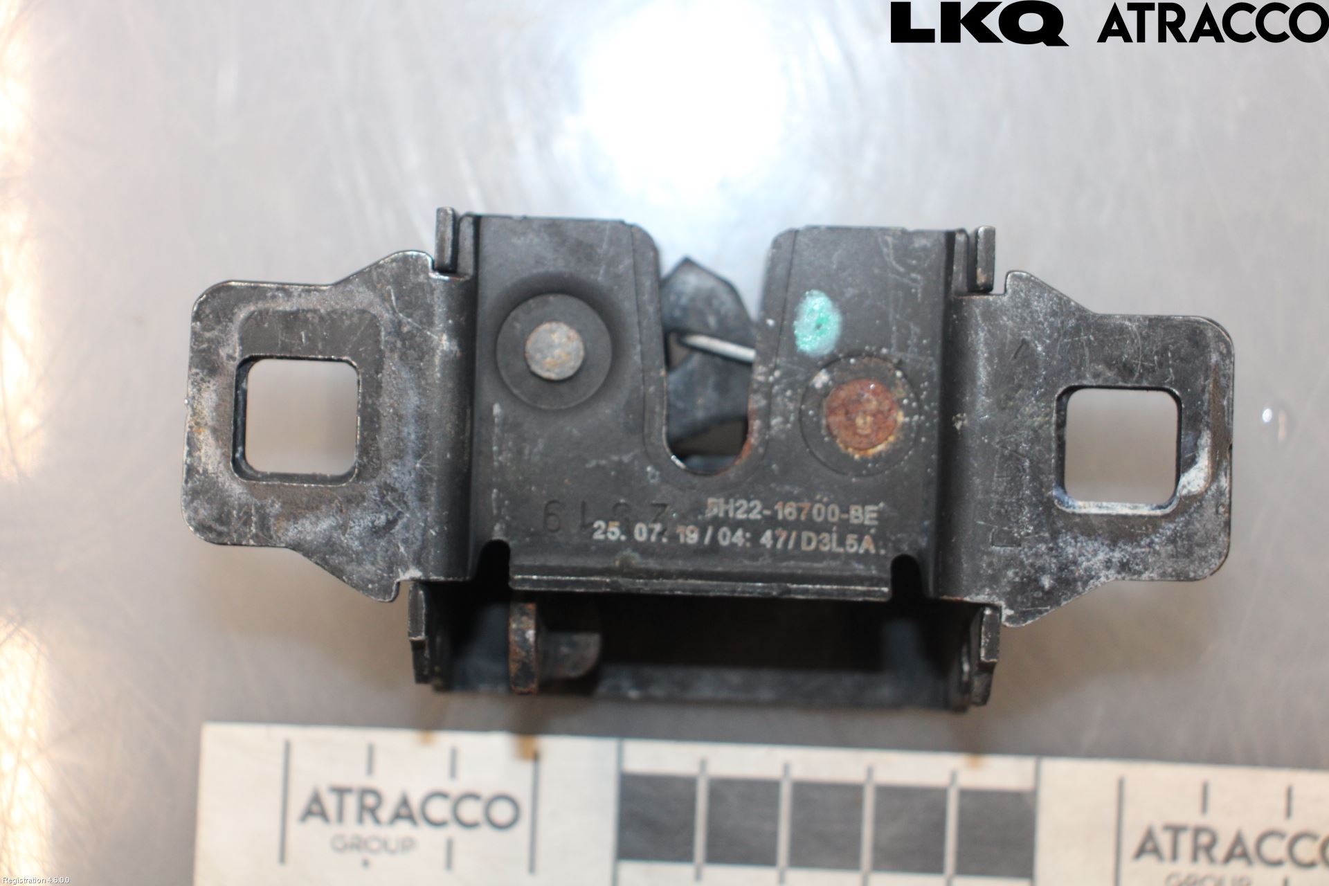 Jaguar F-PACE Huvlås