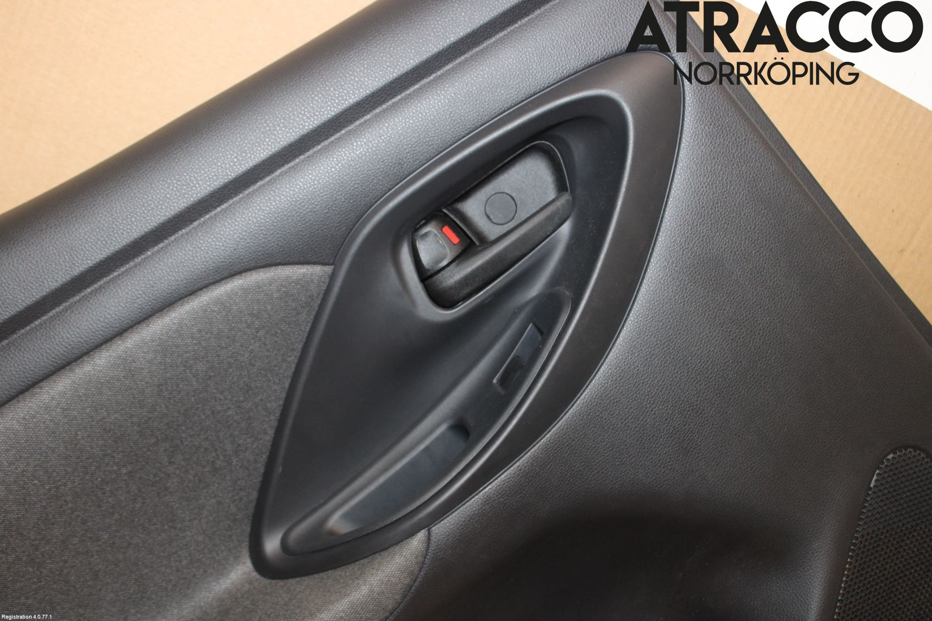 Toyota YARIS XP21 20- Dörrklädsel Vä