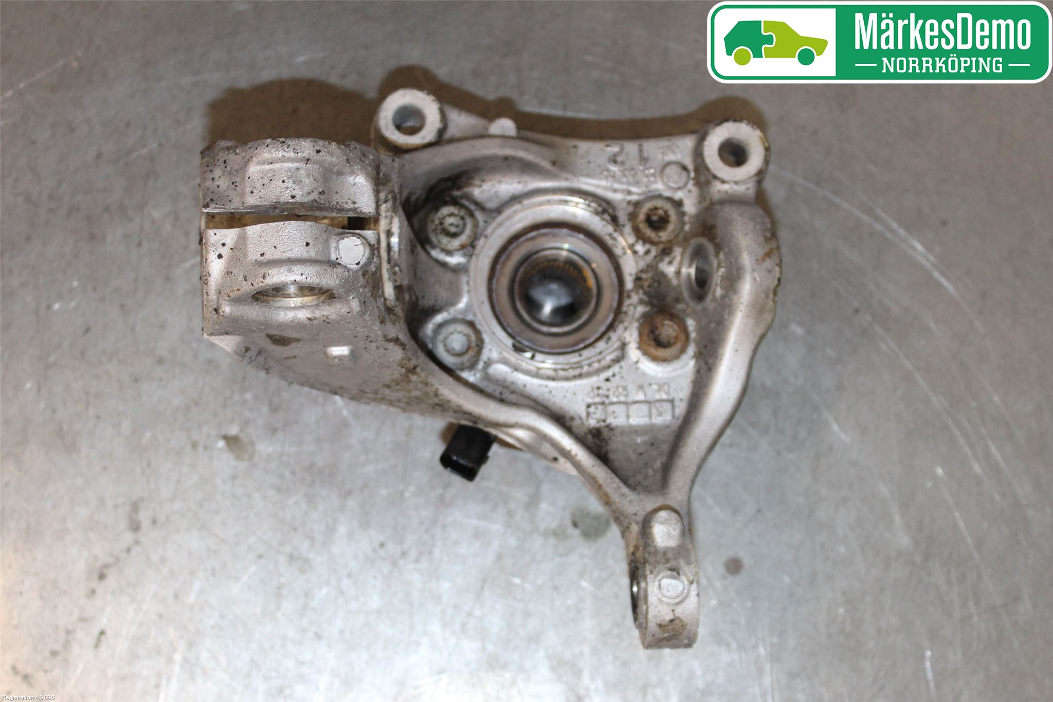 Volkswagen VW PASSAT 11-14 Styrspindel Lagerhus Hö