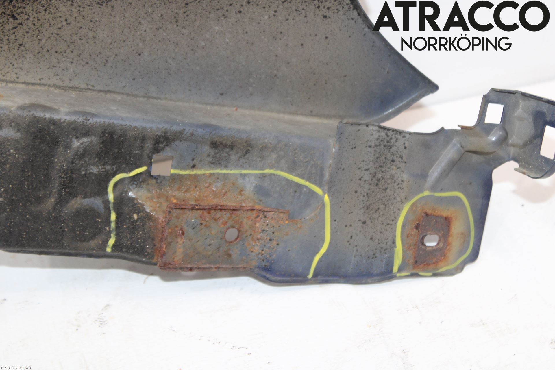 Nissan ALMERA    00-06 Skärm Fram Höger