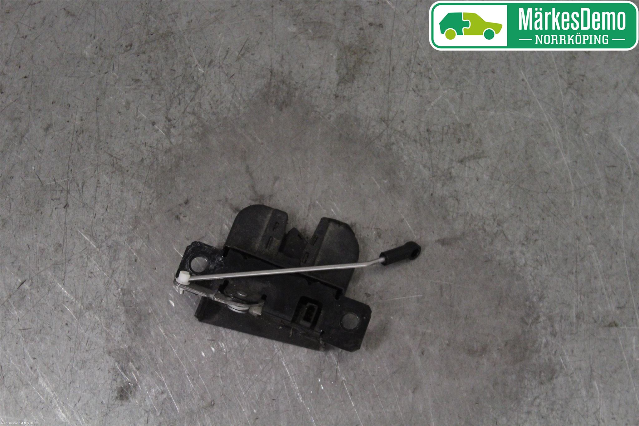 Volkswagen VW CADDY      04-10 Låskista Baklucka